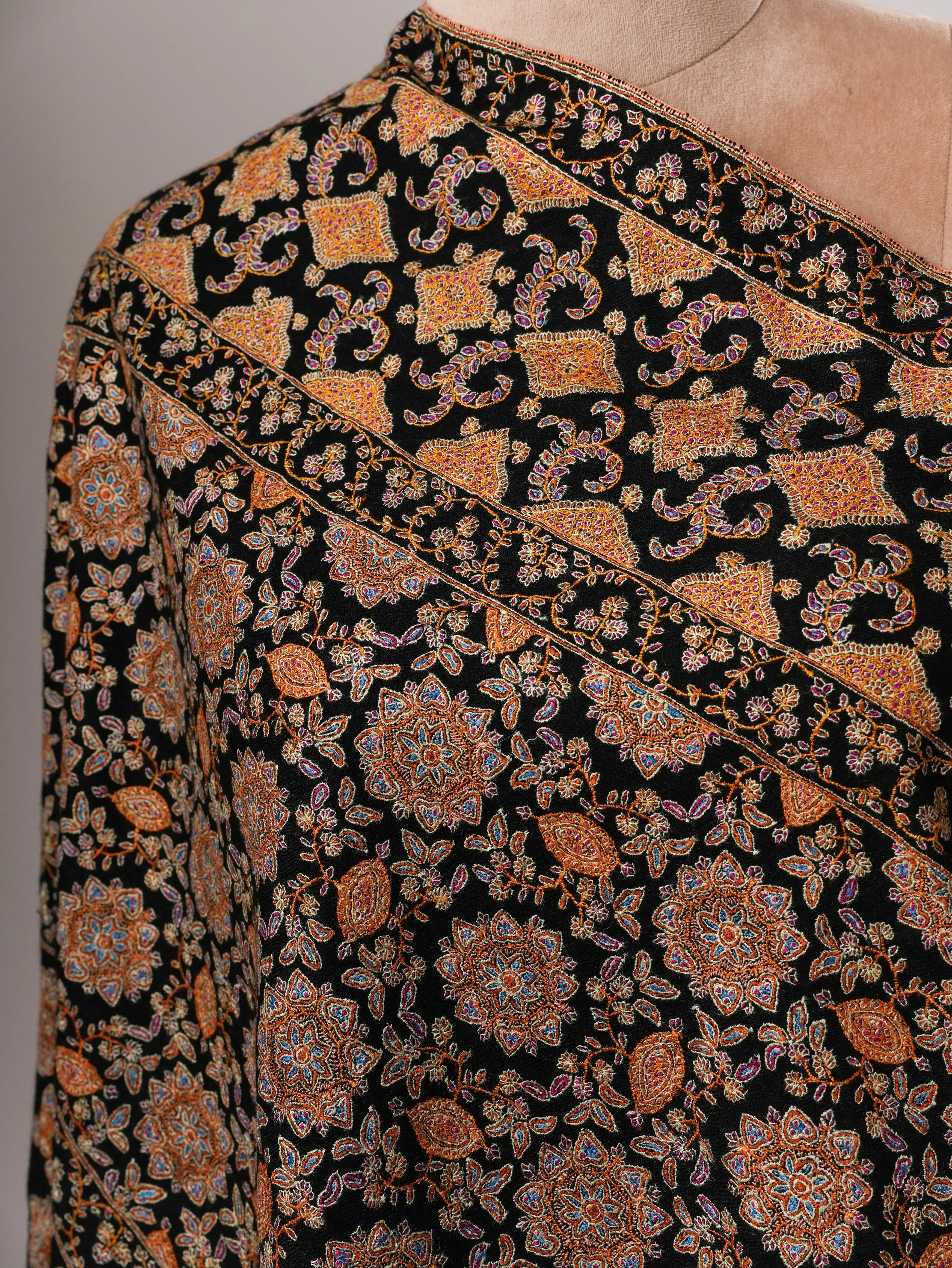 Handspun Black Sozni Jamavar Pashmina Shawl Shahkaar