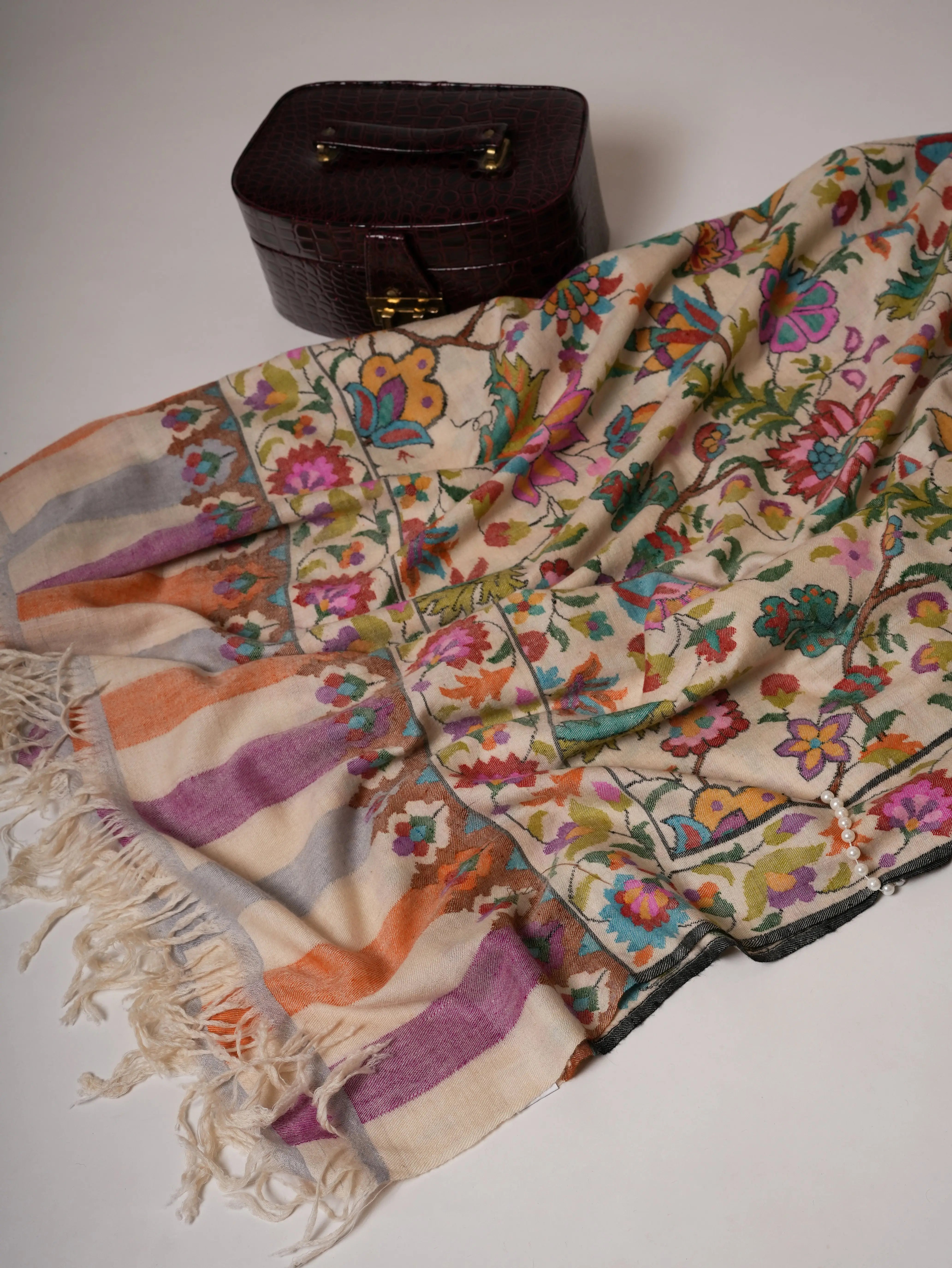 Handwoven Featherlight Ivory Kani Pashmina Shawl Shahkaar