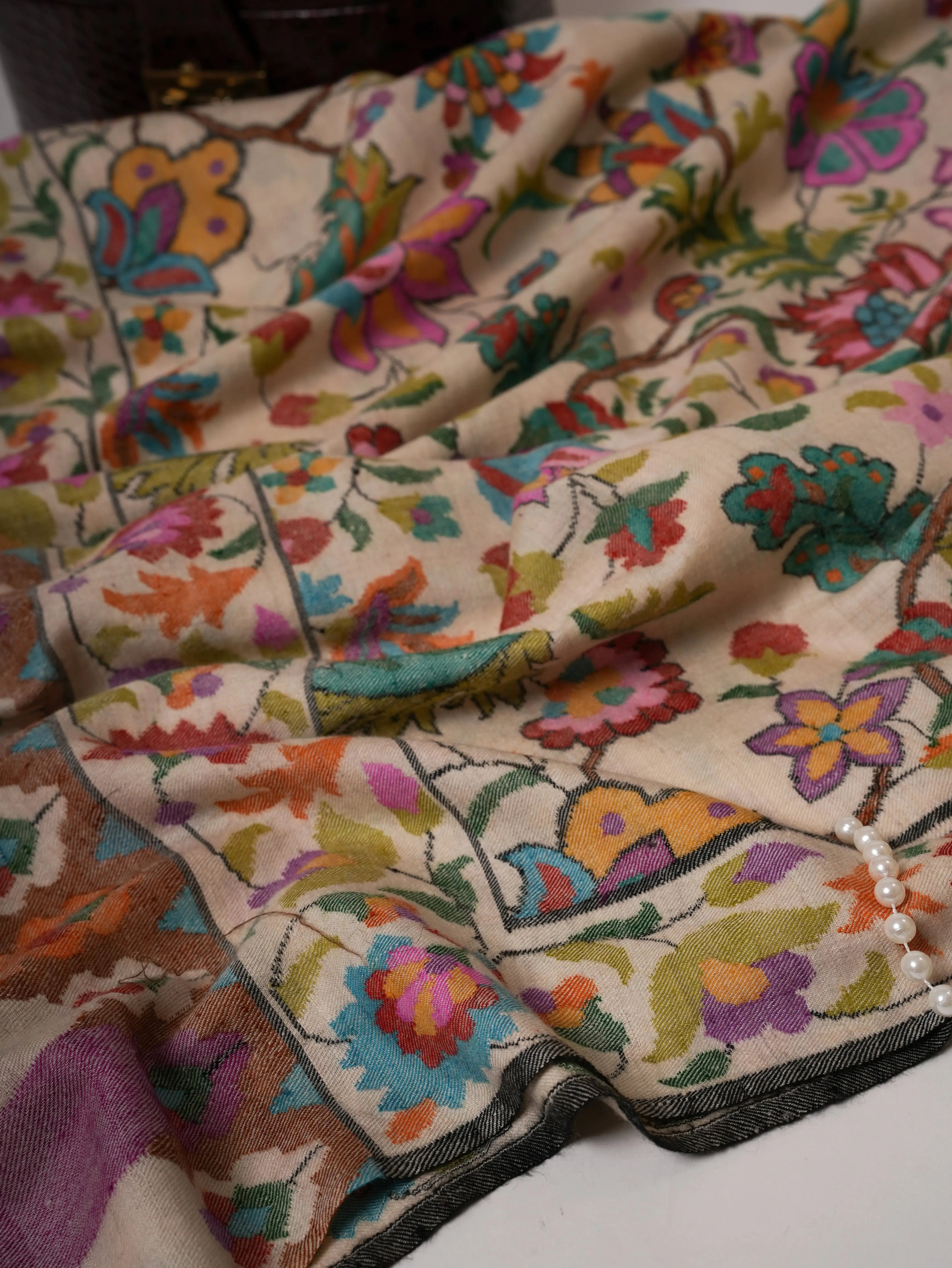 Handwoven Featherlight Ivory Kani Pashmina Shawl Shahkaar