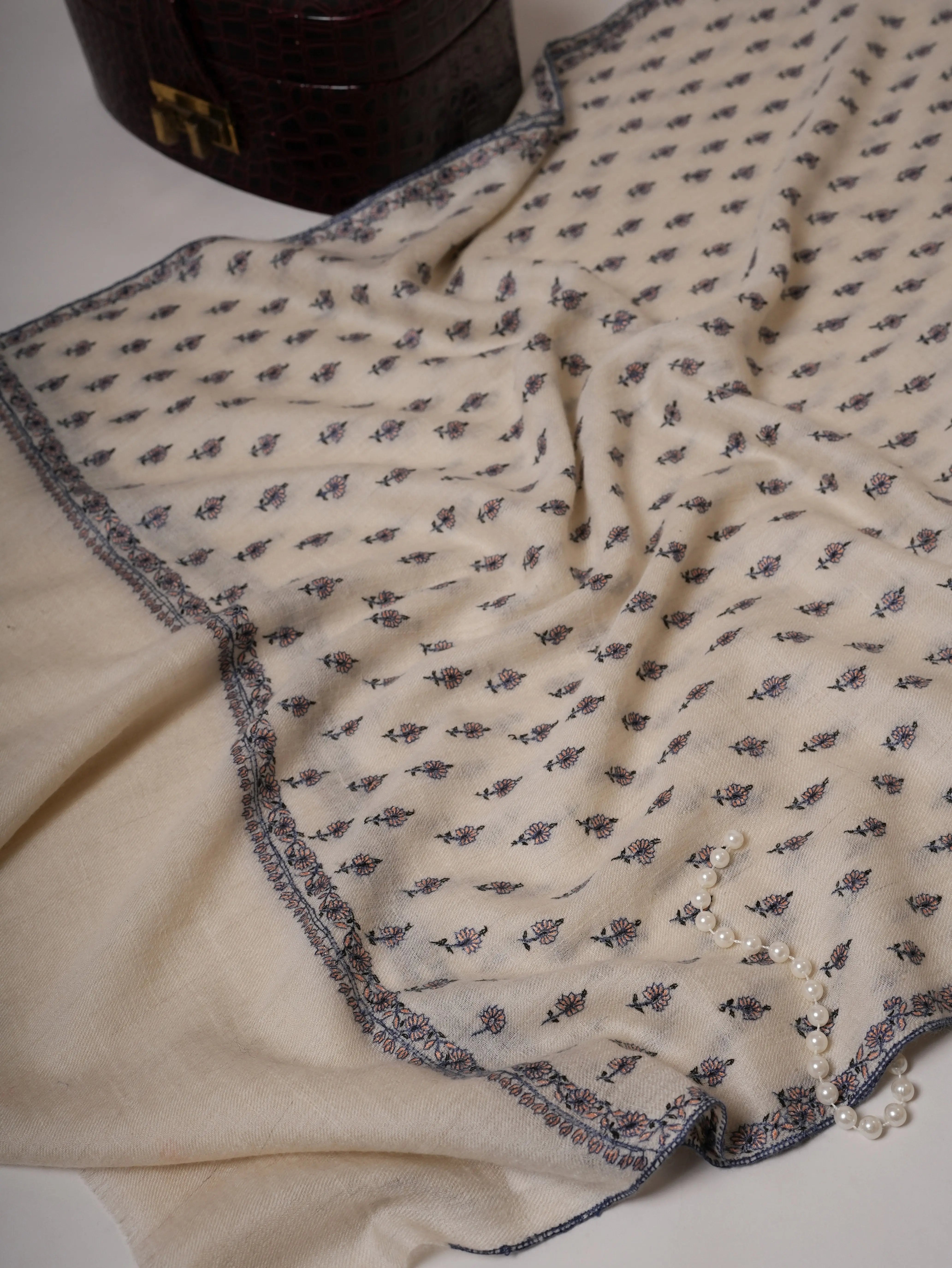 Handwoven Natural White Cashmere Scarf with Machie Botti Motifs Shahkaar