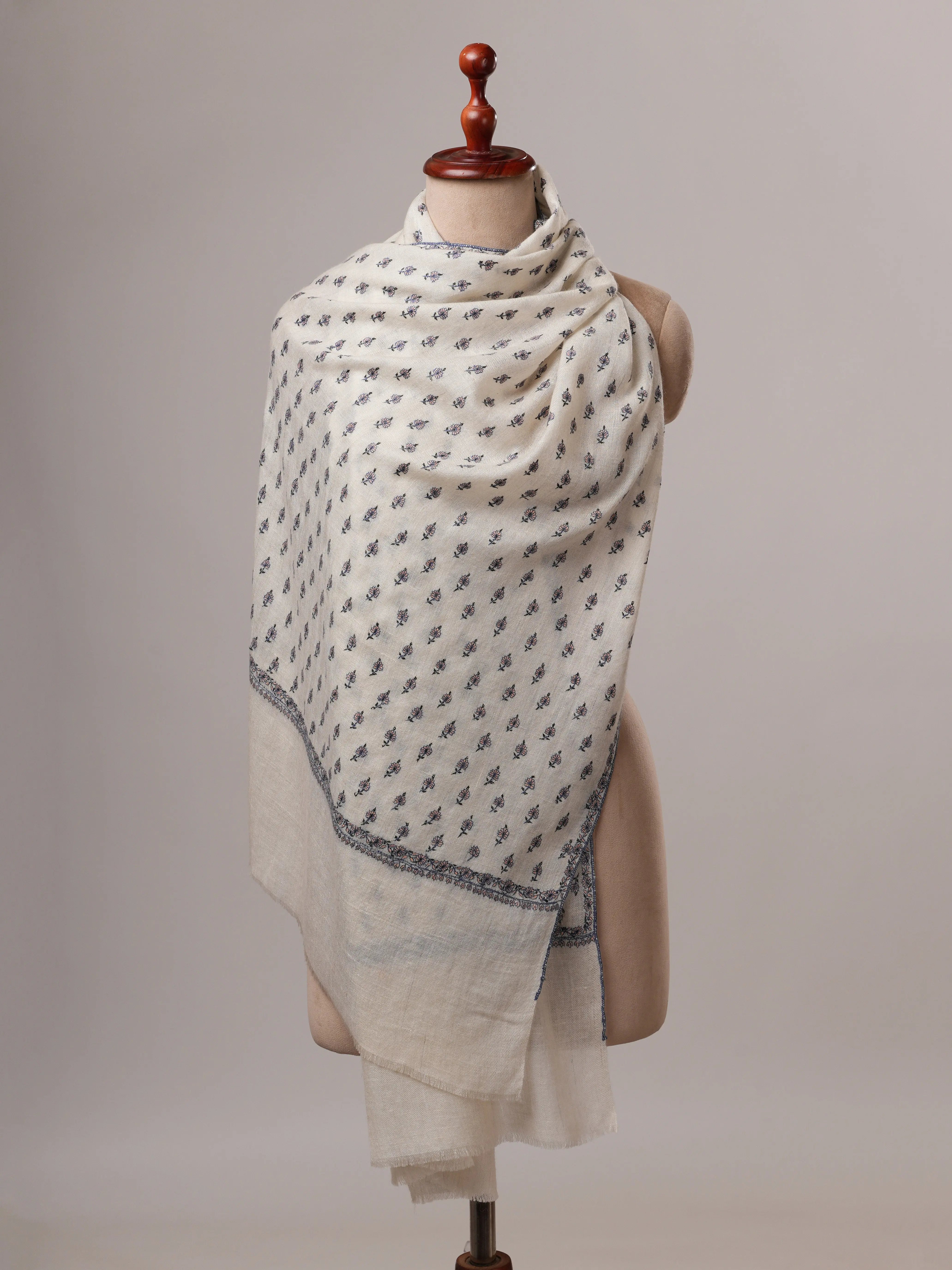 Handwoven Natural White Cashmere Scarf with Machie Botti Motifs Shahkaar