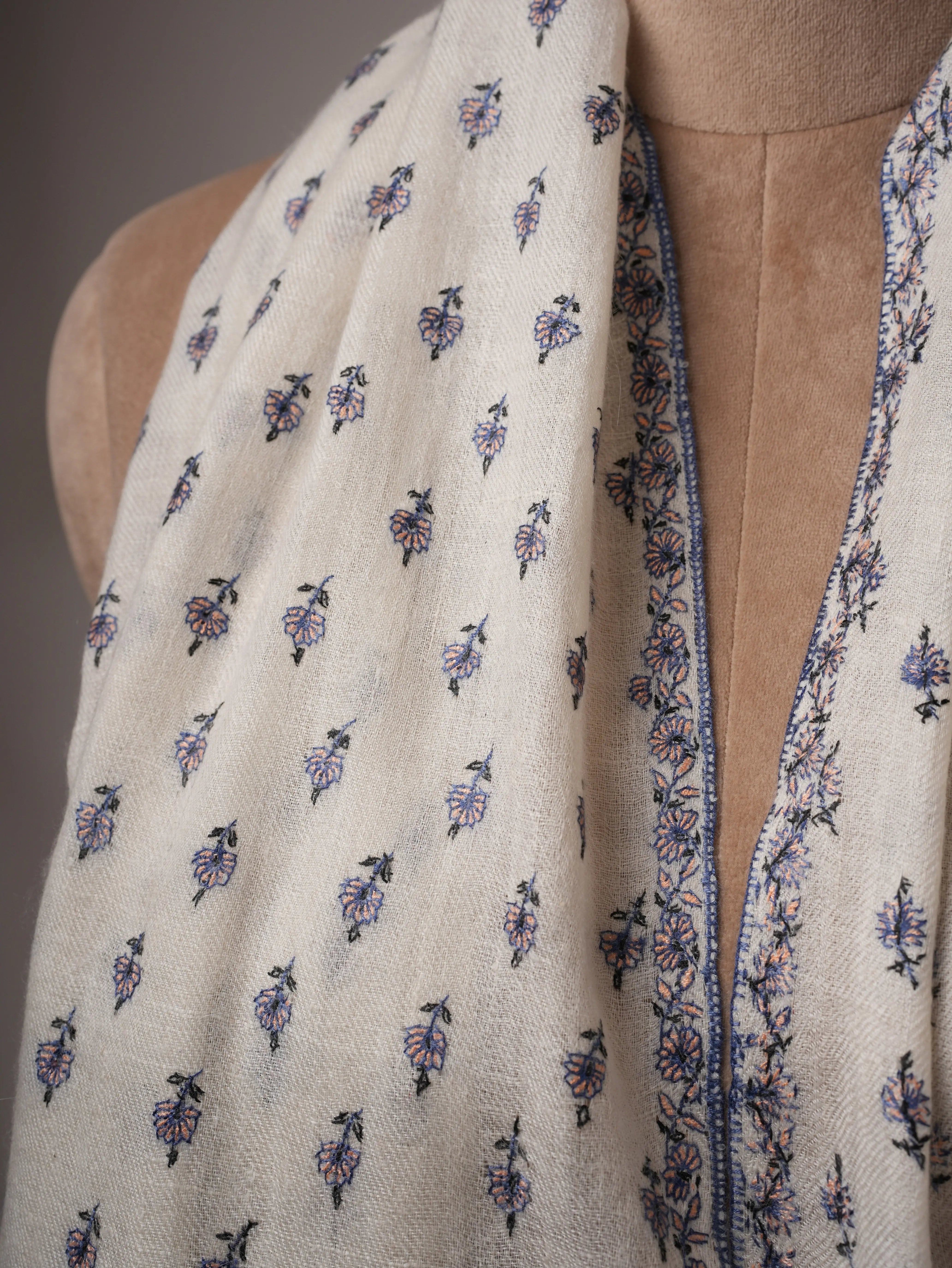 Handwoven Natural White Cashmere Scarf with Machie Botti Motifs Shahkaar
