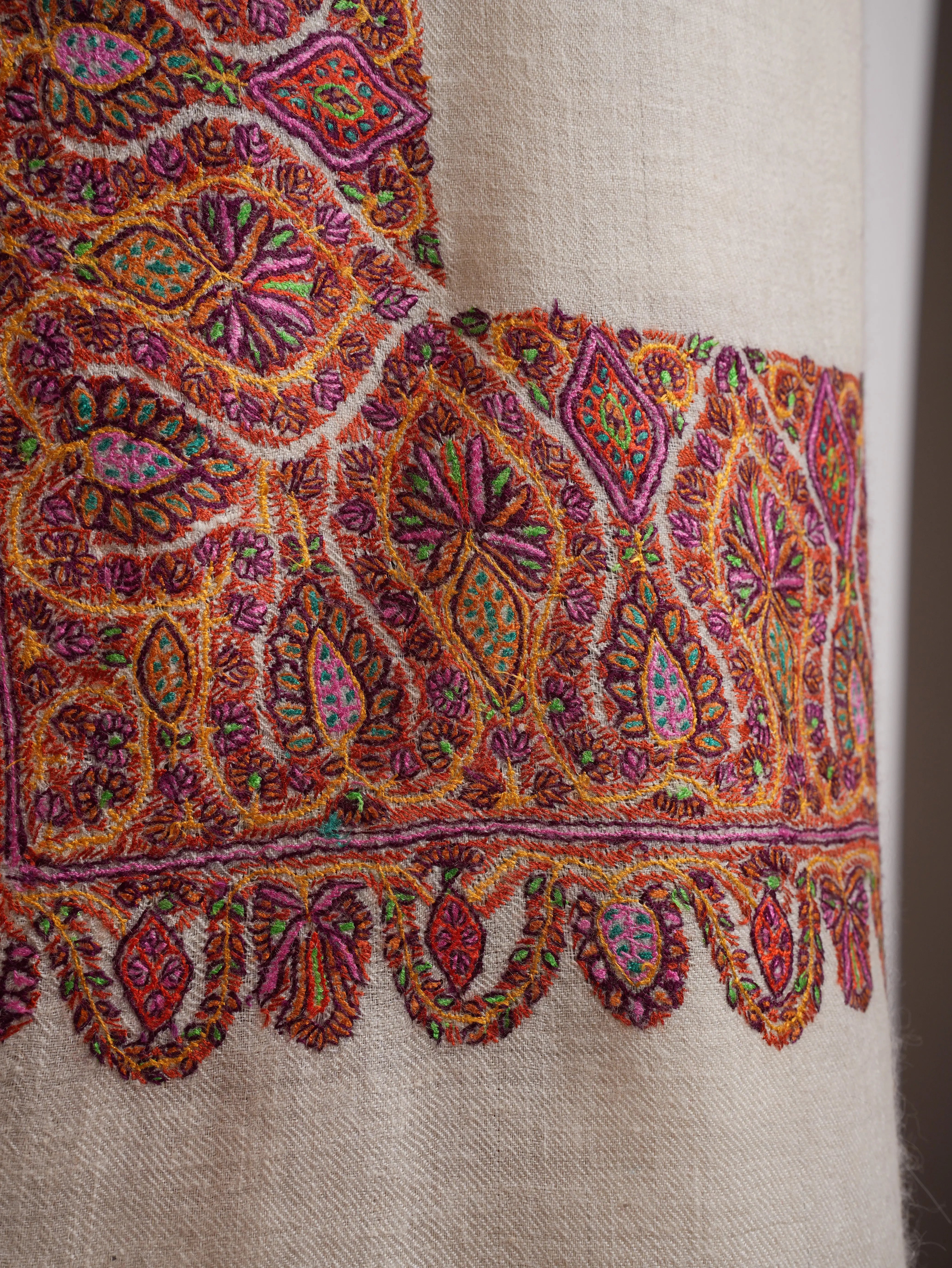 Ivory Artistic Daurdar Embroidered Pashmina Shawl Shahkaar