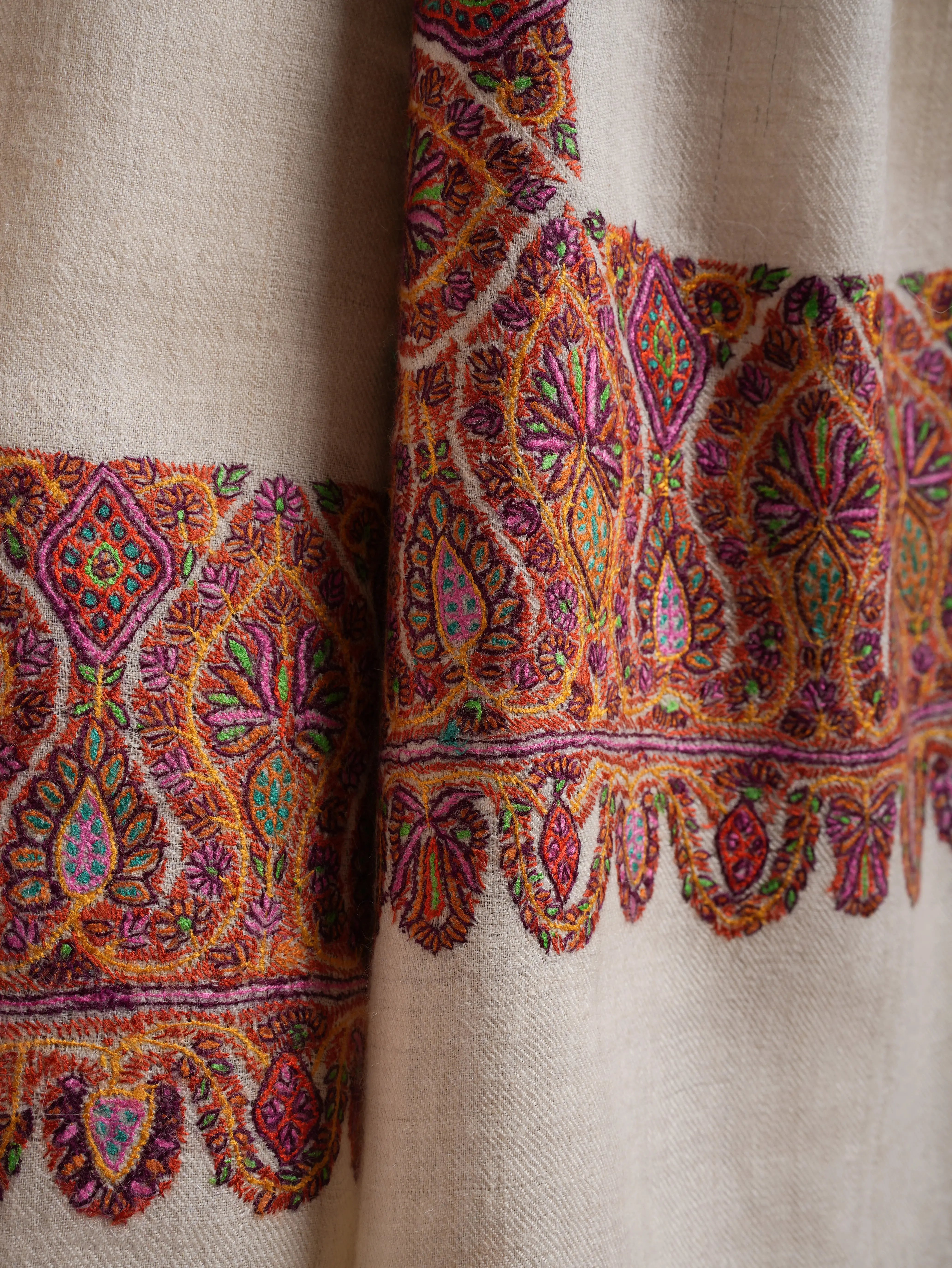 Ivory Artistic Daurdar Embroidered Pashmina Shawl Shahkaar