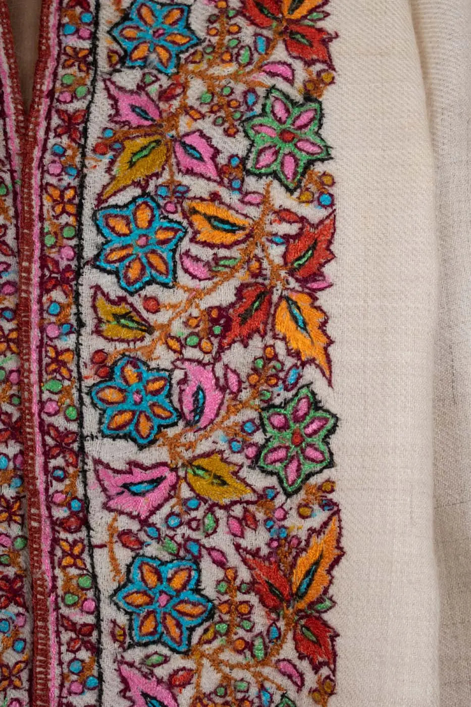 Ivory Floral Neem Daur Kashmiri Pashmina Wrap Shahkaar