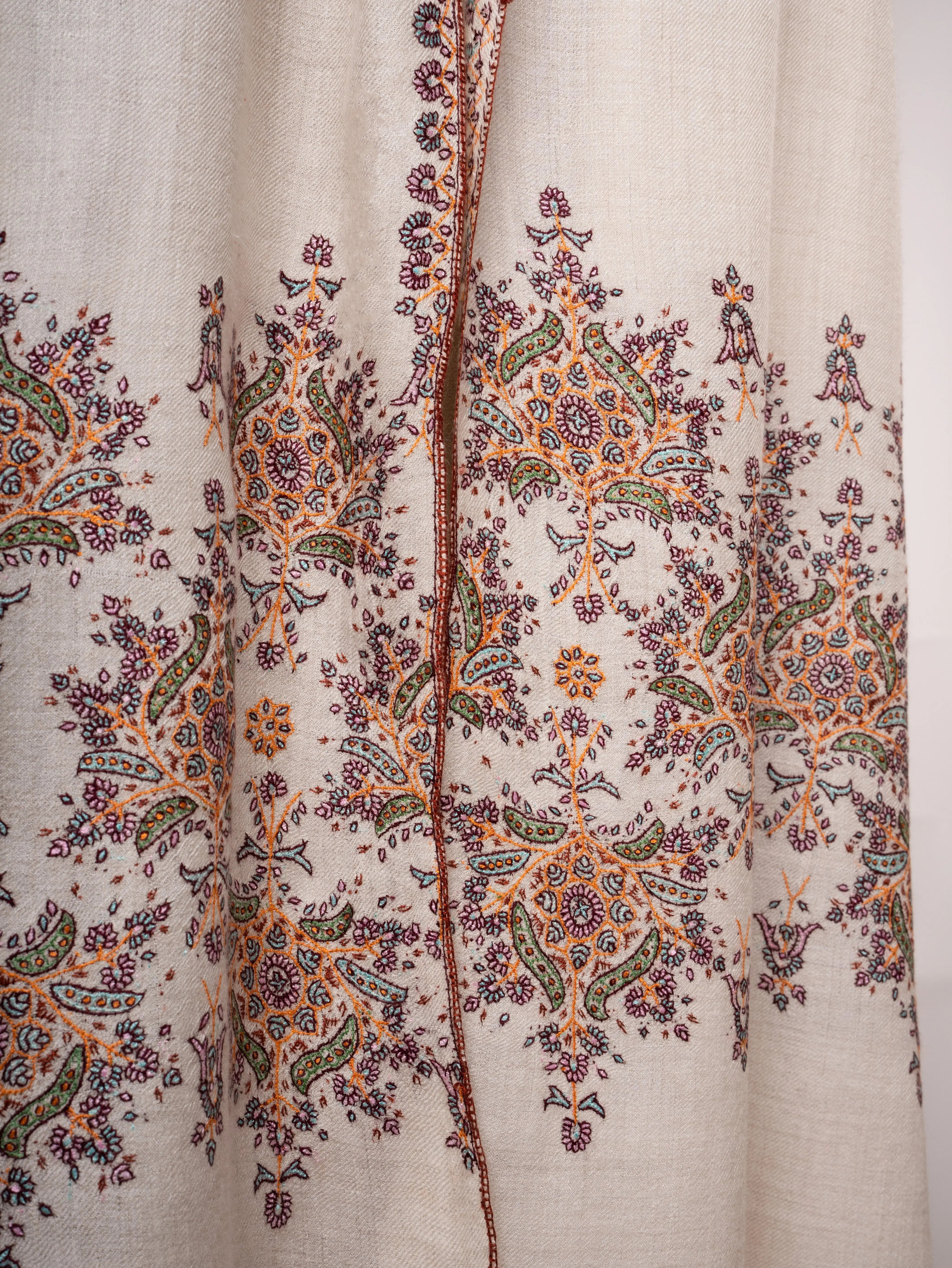 Ivory Kashmiri Pashmina Shawl Fine Sozni Embroidery on Shorter Ends Shahkaar