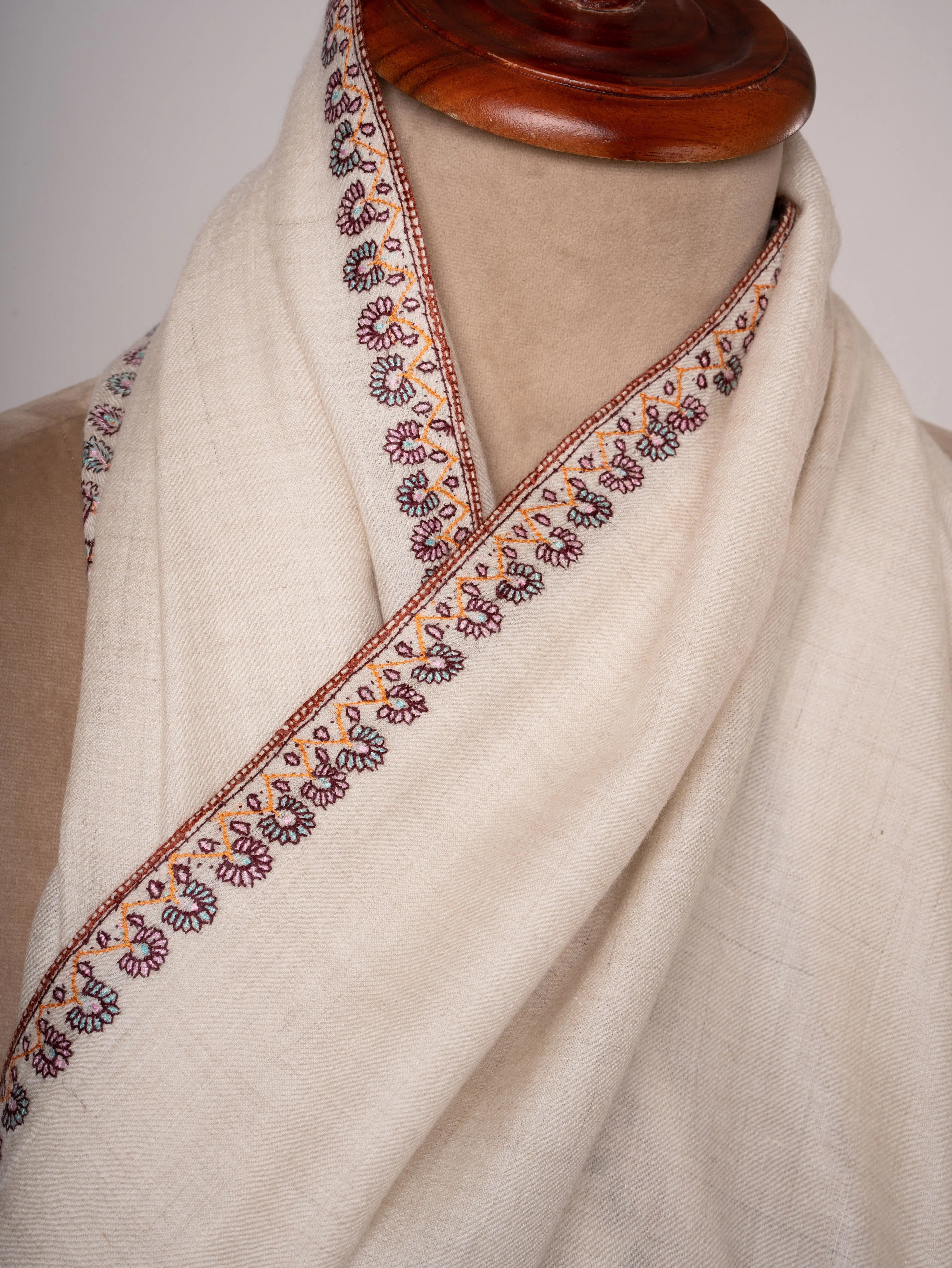 Ivory Kashmiri Pashmina Shawl Fine Sozni Embroidery on Shorter Ends Shahkaar