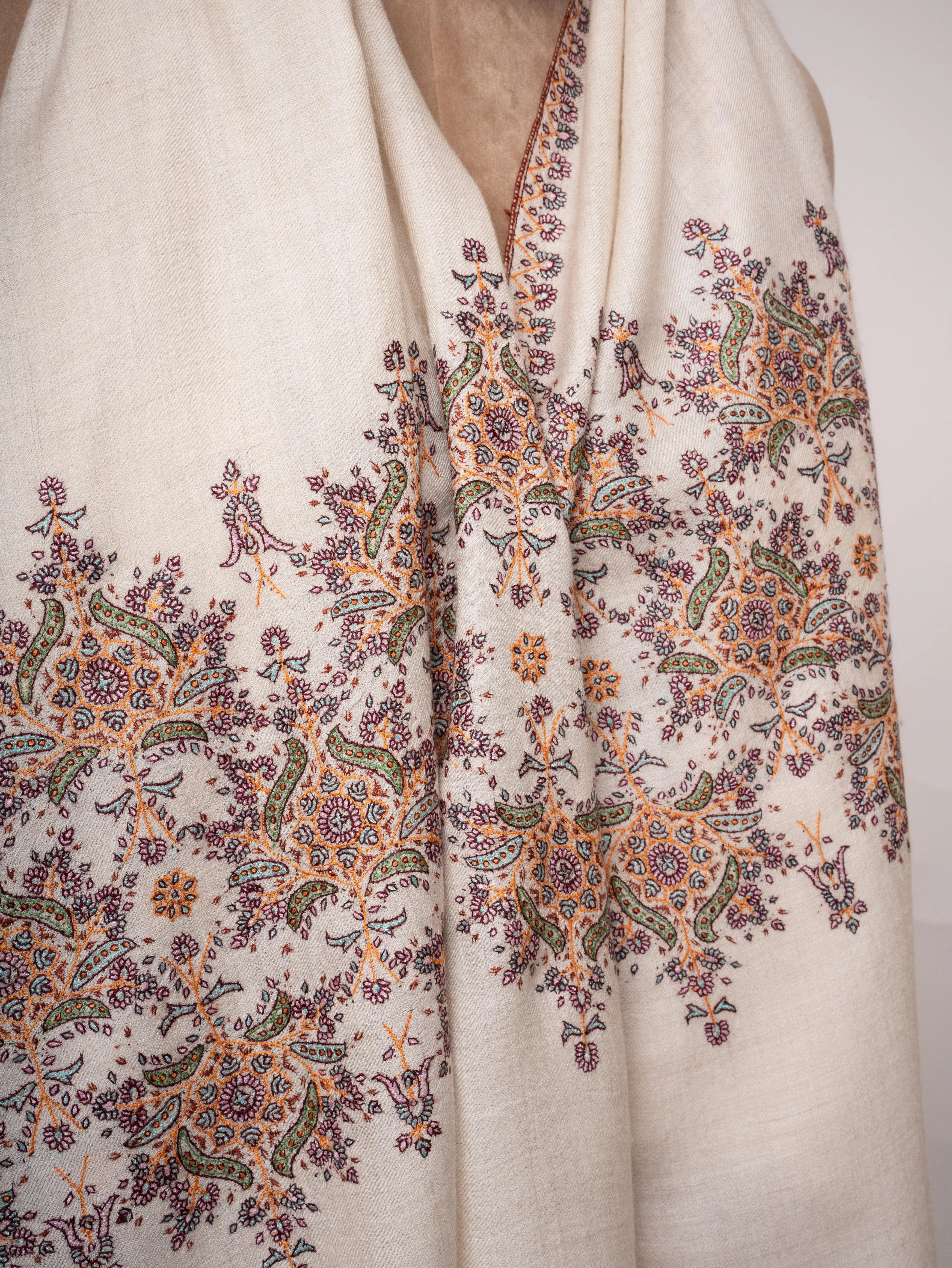 Ivory Kashmiri Pashmina Shawl Fine Sozni Embroidery on Shorter Ends Shahkaar