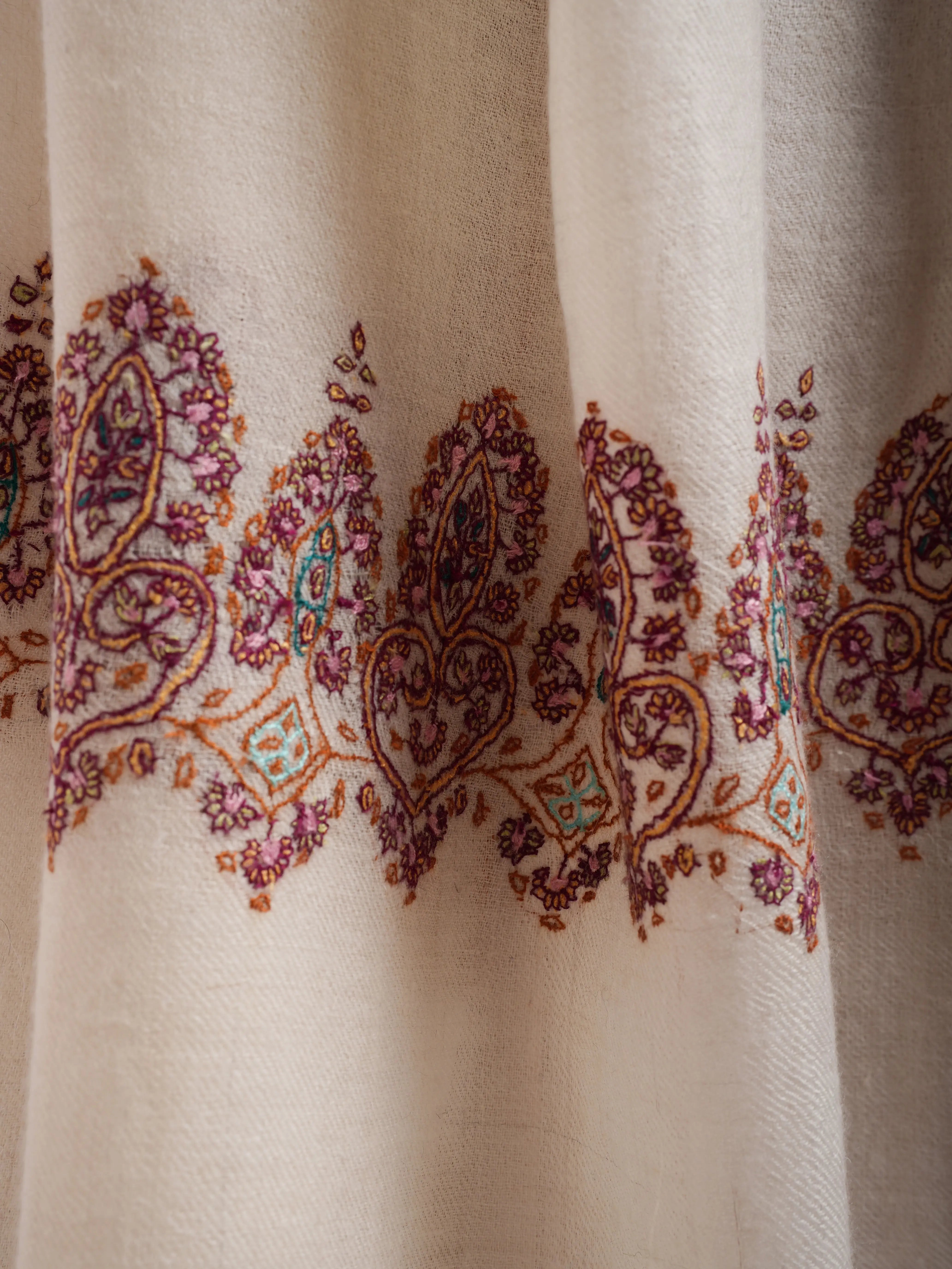 Ivory Palla Sozni Embroidered Soft Cashmere Stole Shahkaar