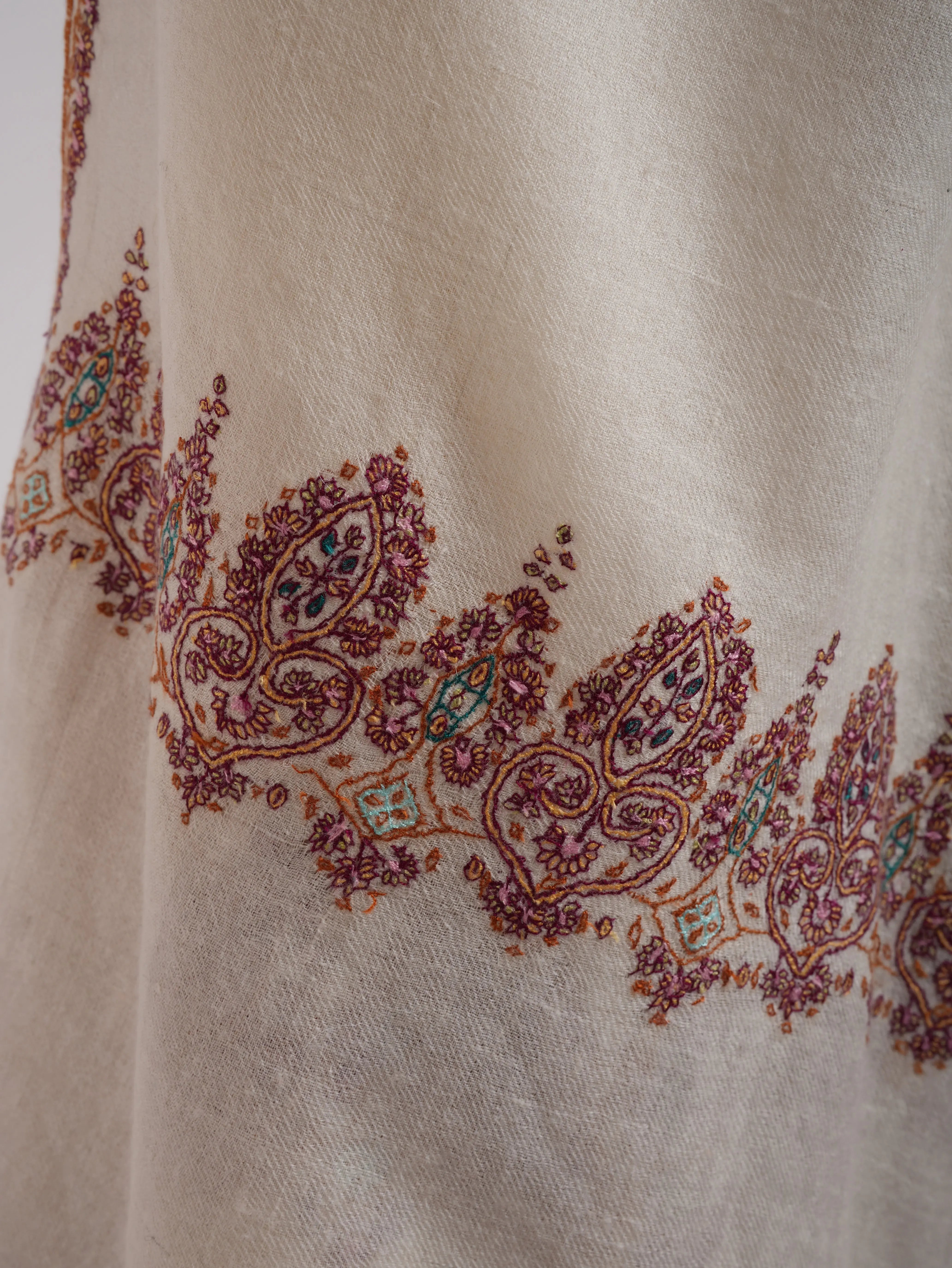Ivory Palla Sozni Embroidered Soft Cashmere Stole Shahkaar