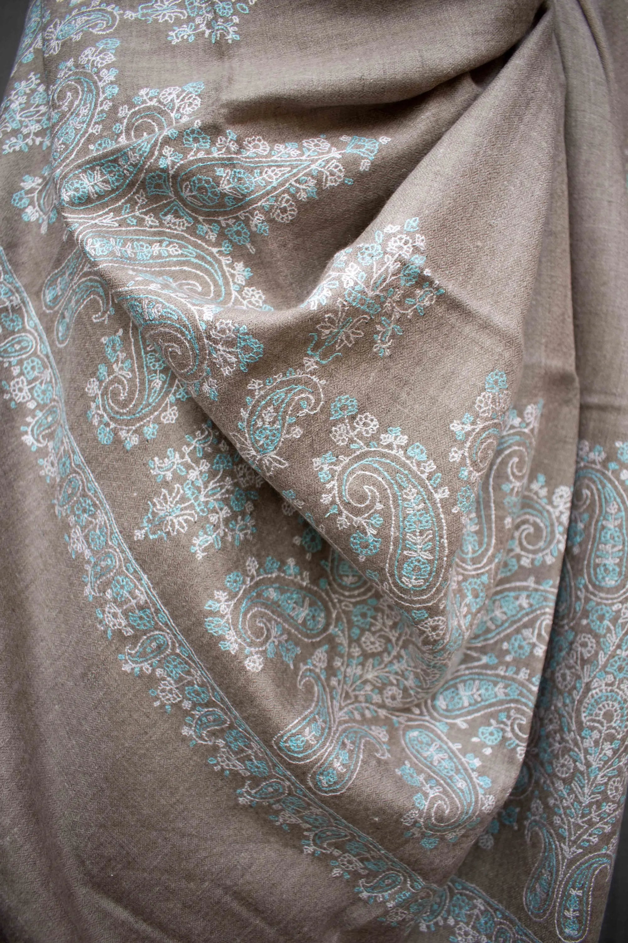 Kashmiri Pashmina Palla Embroidery Sozni Shawl, Hand Woven Shahkaar