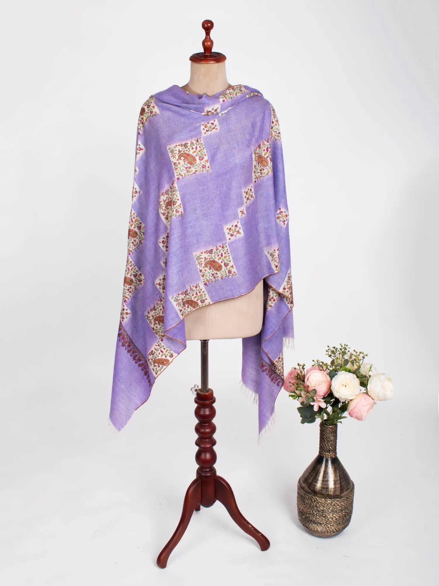 Minimalistic Sozni Embroidered Kashmiri Pashmina Shawl Shahkaar