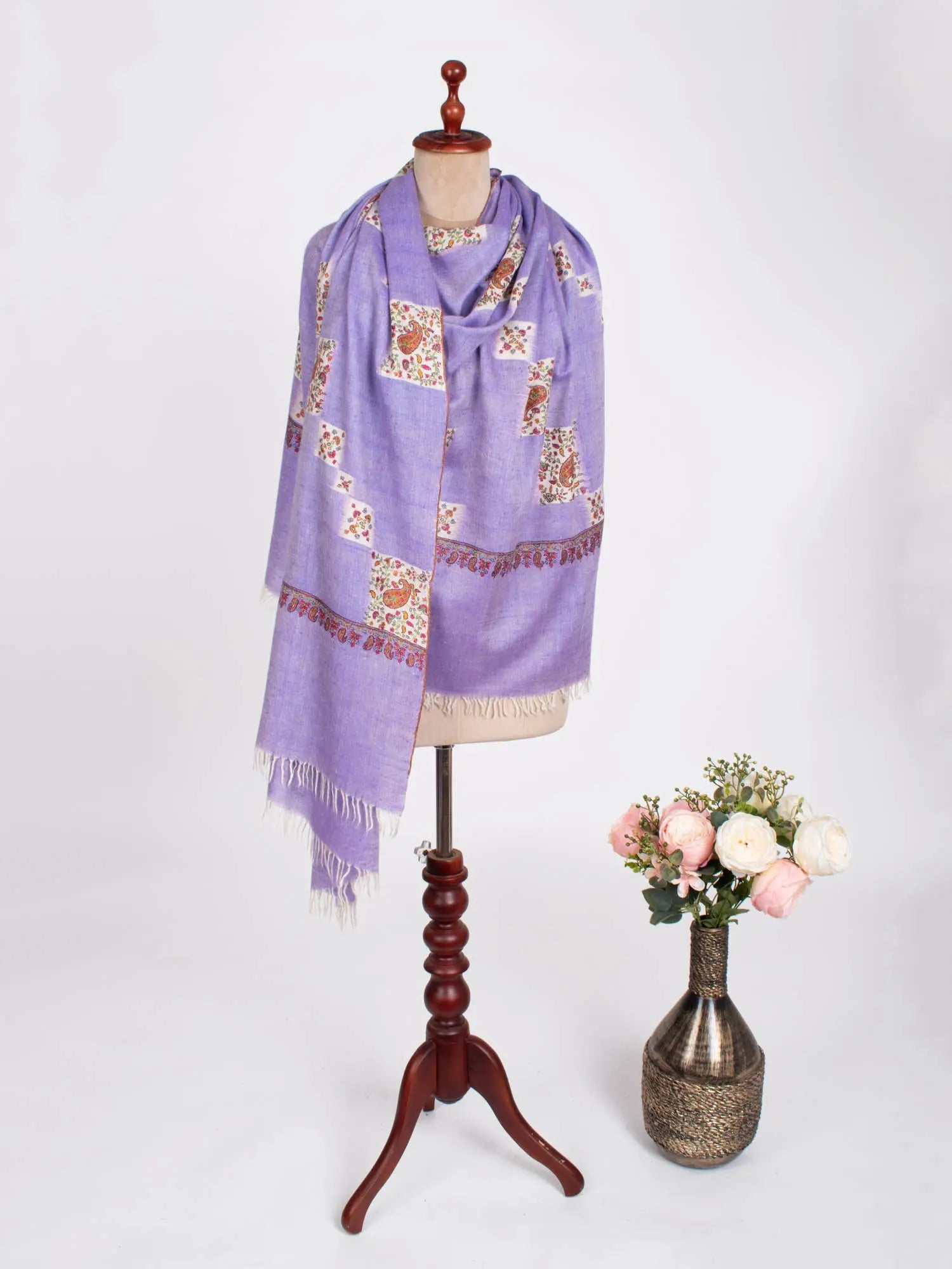 Minimalistic Sozni Embroidered Kashmiri Pashmina Shawl Shahkaar