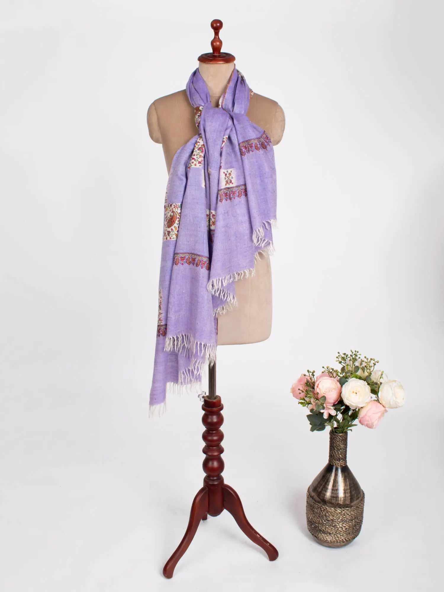 Minimalistic Sozni Embroidered Kashmiri Pashmina Shawl Shahkaar