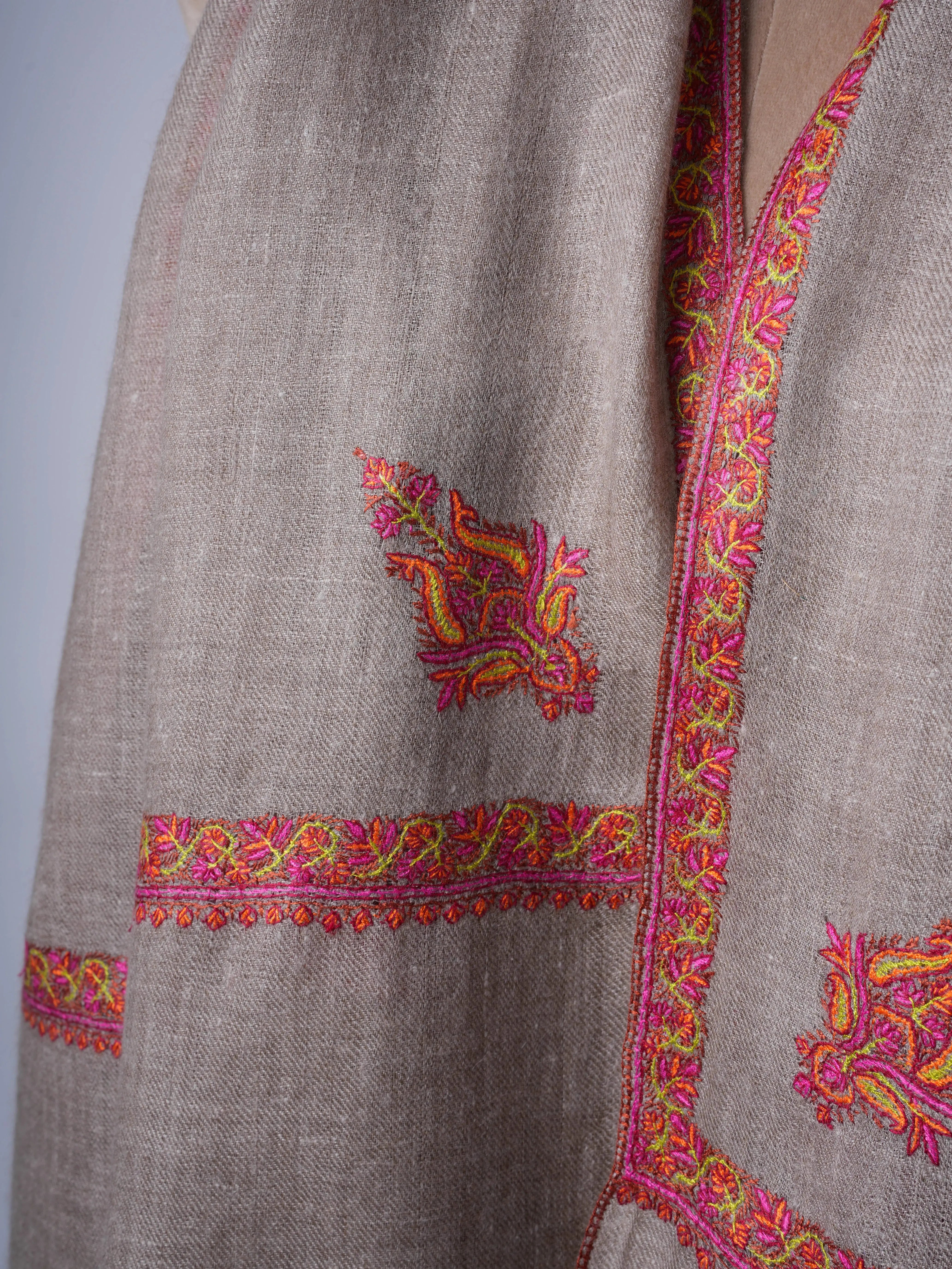 Natural Grey Cashmere Scarf with Hashia Embroidery – Handwoven Baby Soft Shahkaar