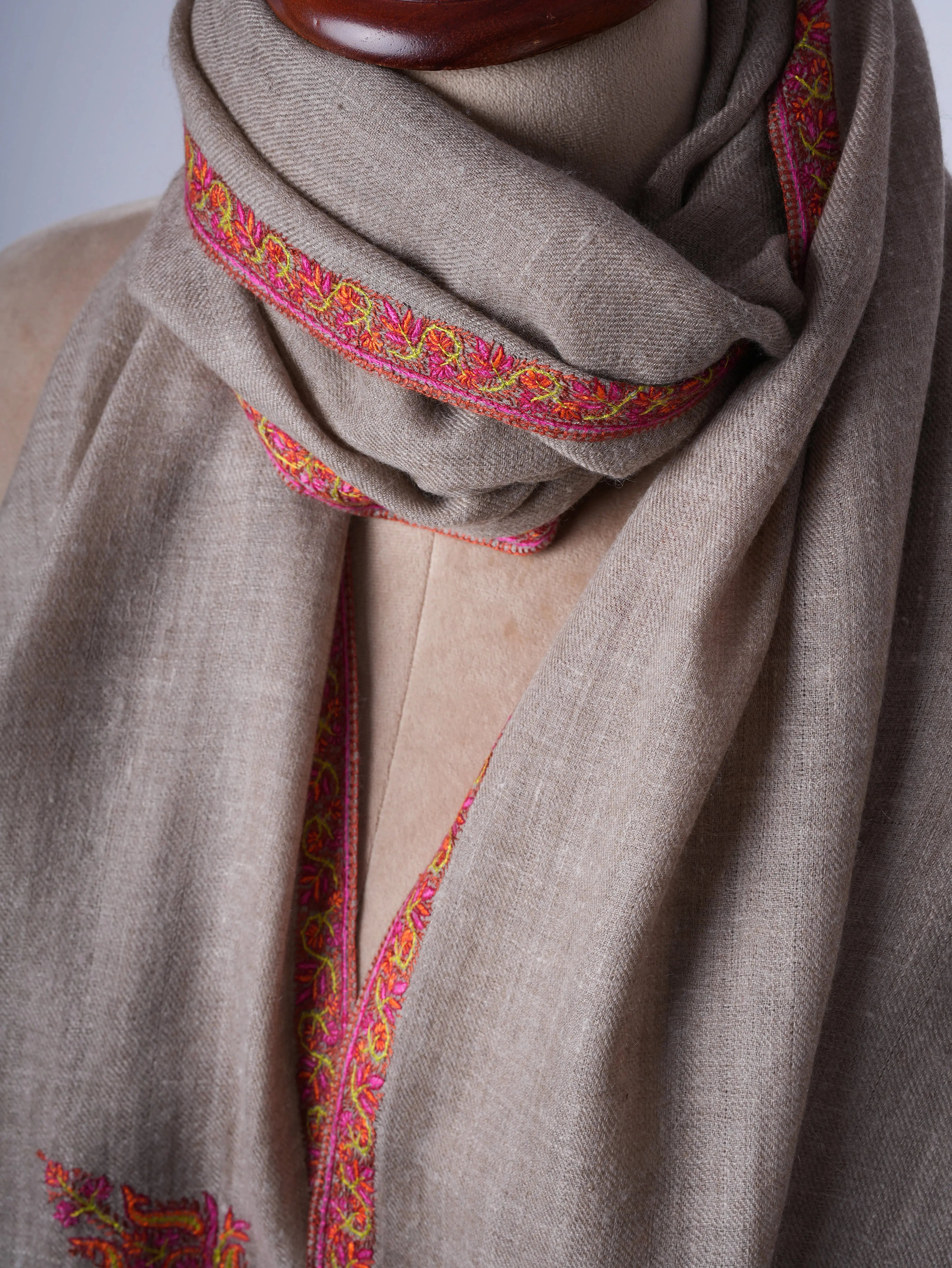 Natural Grey Cashmere Scarf with Hashia Embroidery – Handwoven Baby Soft Shahkaar