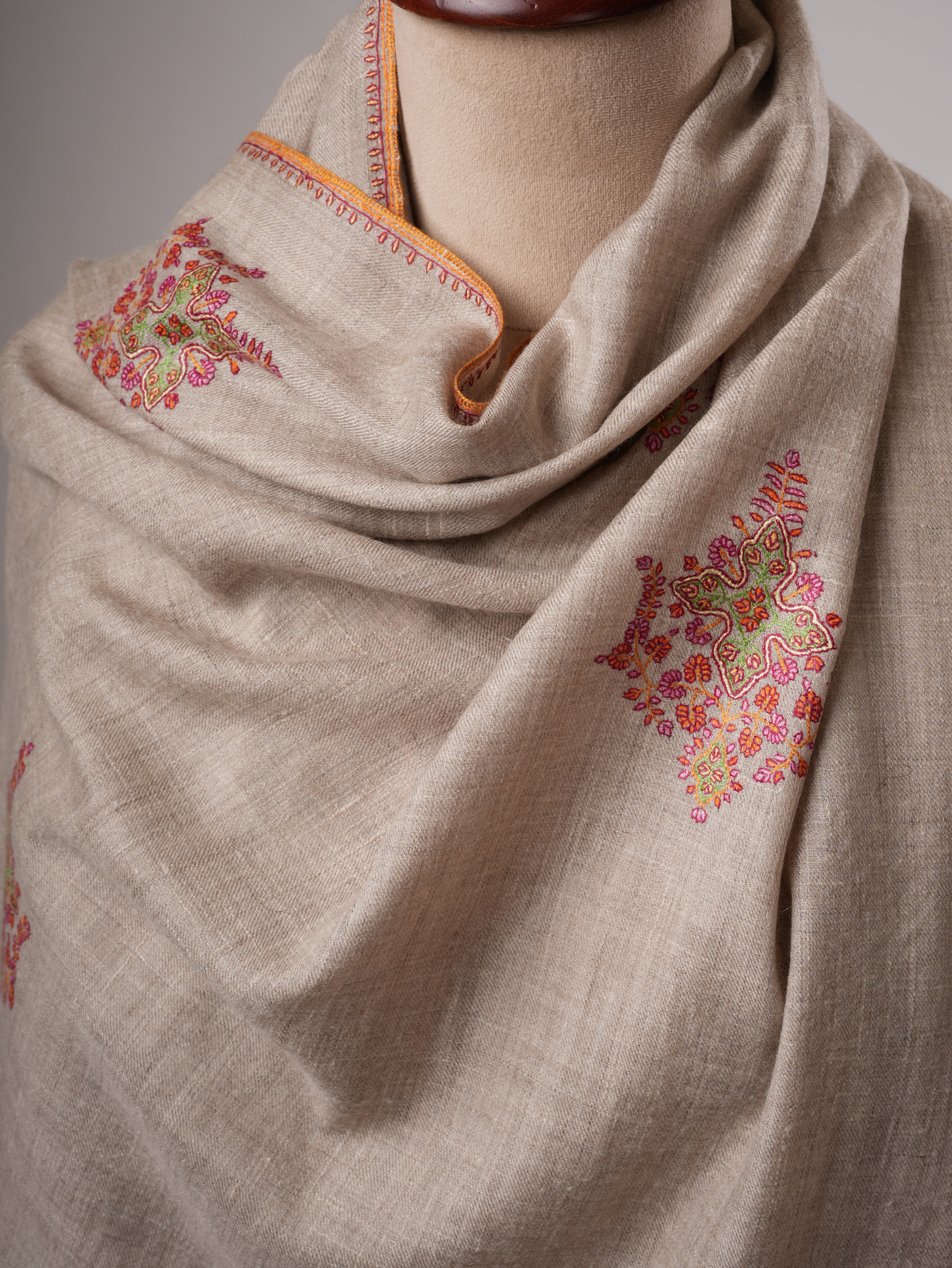 Natural Grey Hand Embroidered Buteh Kashmiri Pashmina Shawl Shahkaar