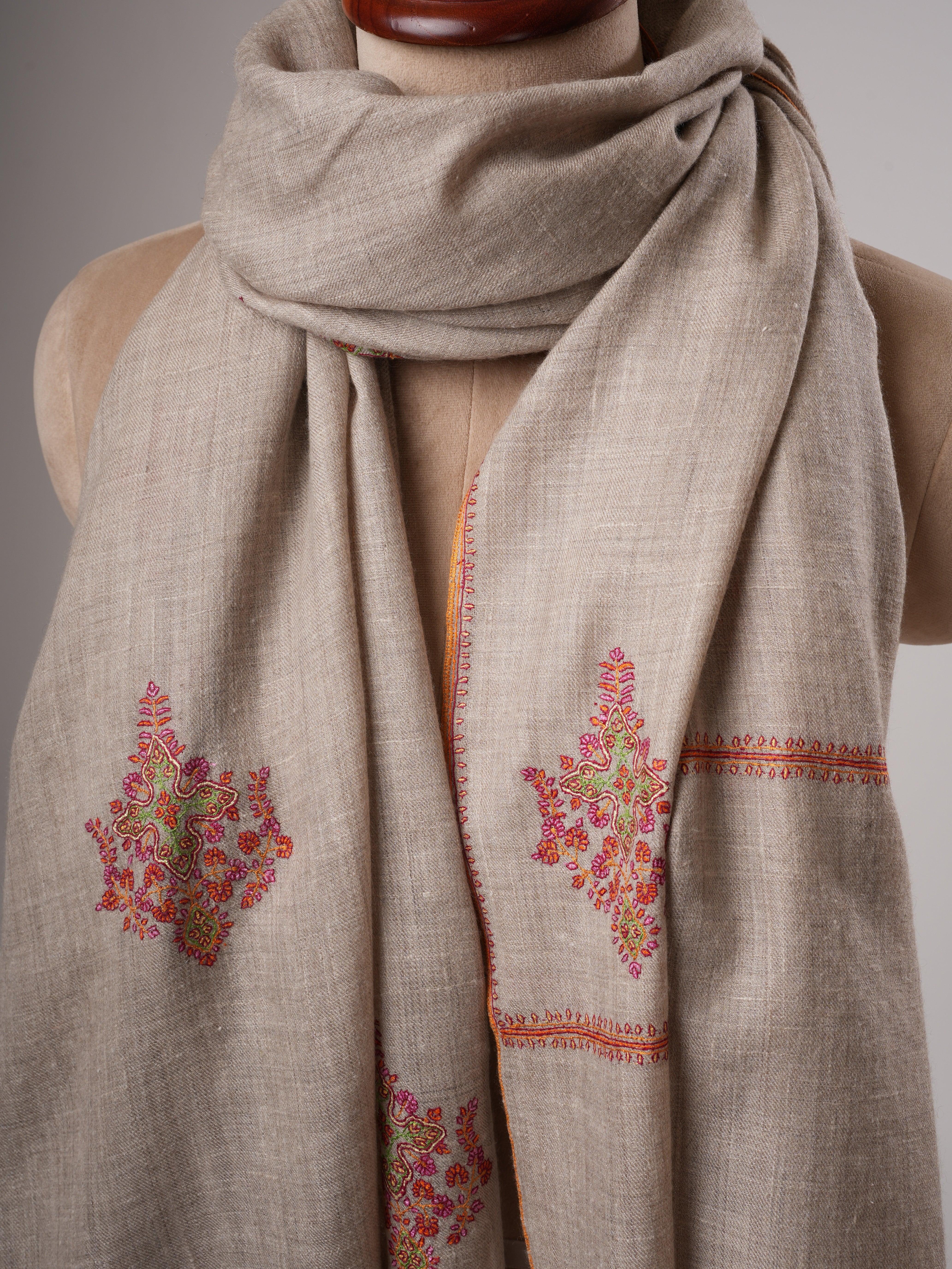 Natural Grey Hand Embroidered Buteh Kashmiri Pashmina Shawl Shahkaar