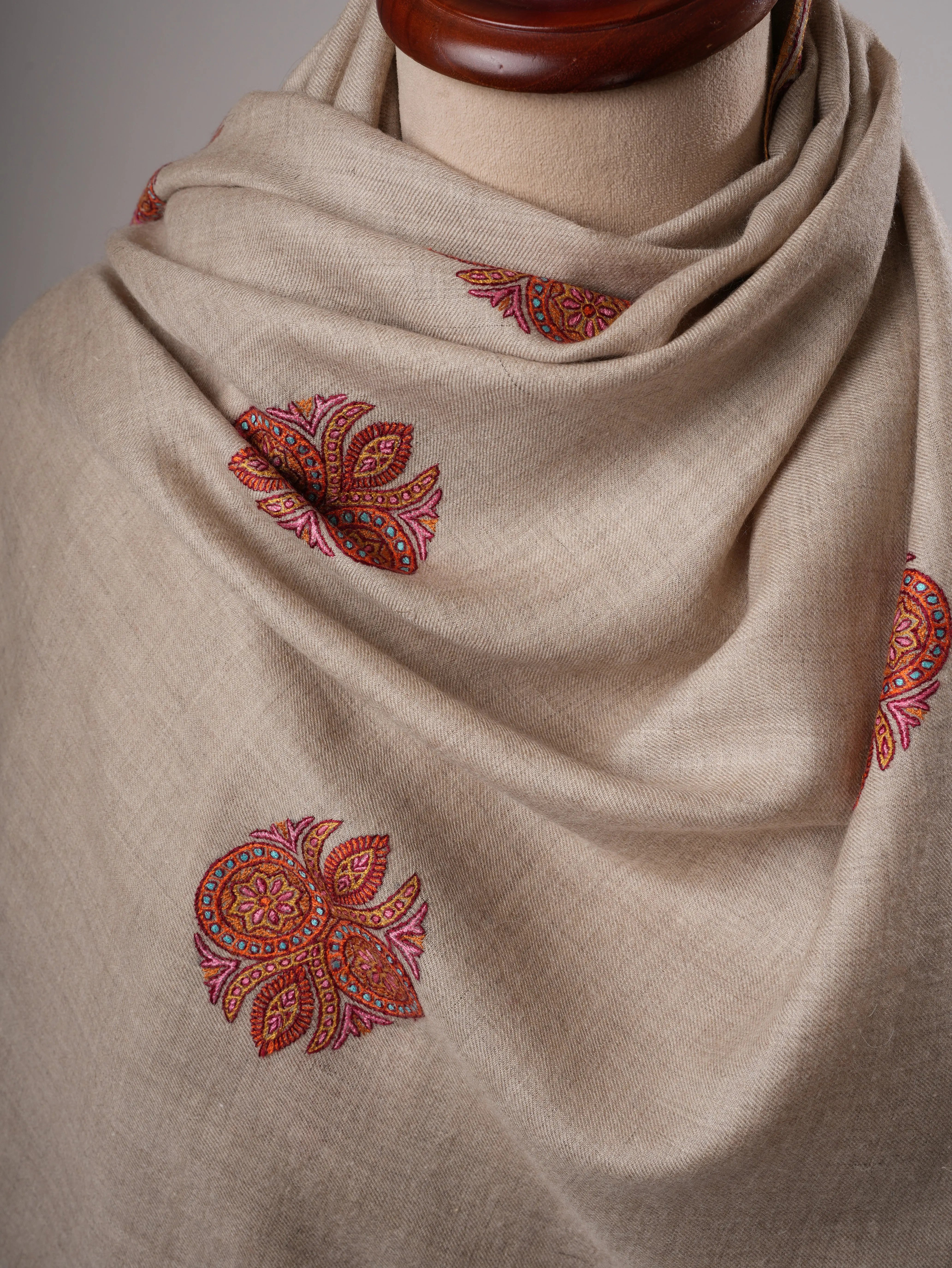 Natural Grey Pashmina Shawl – Handwoven with Buteh Sozni Embroidery Shahkaar