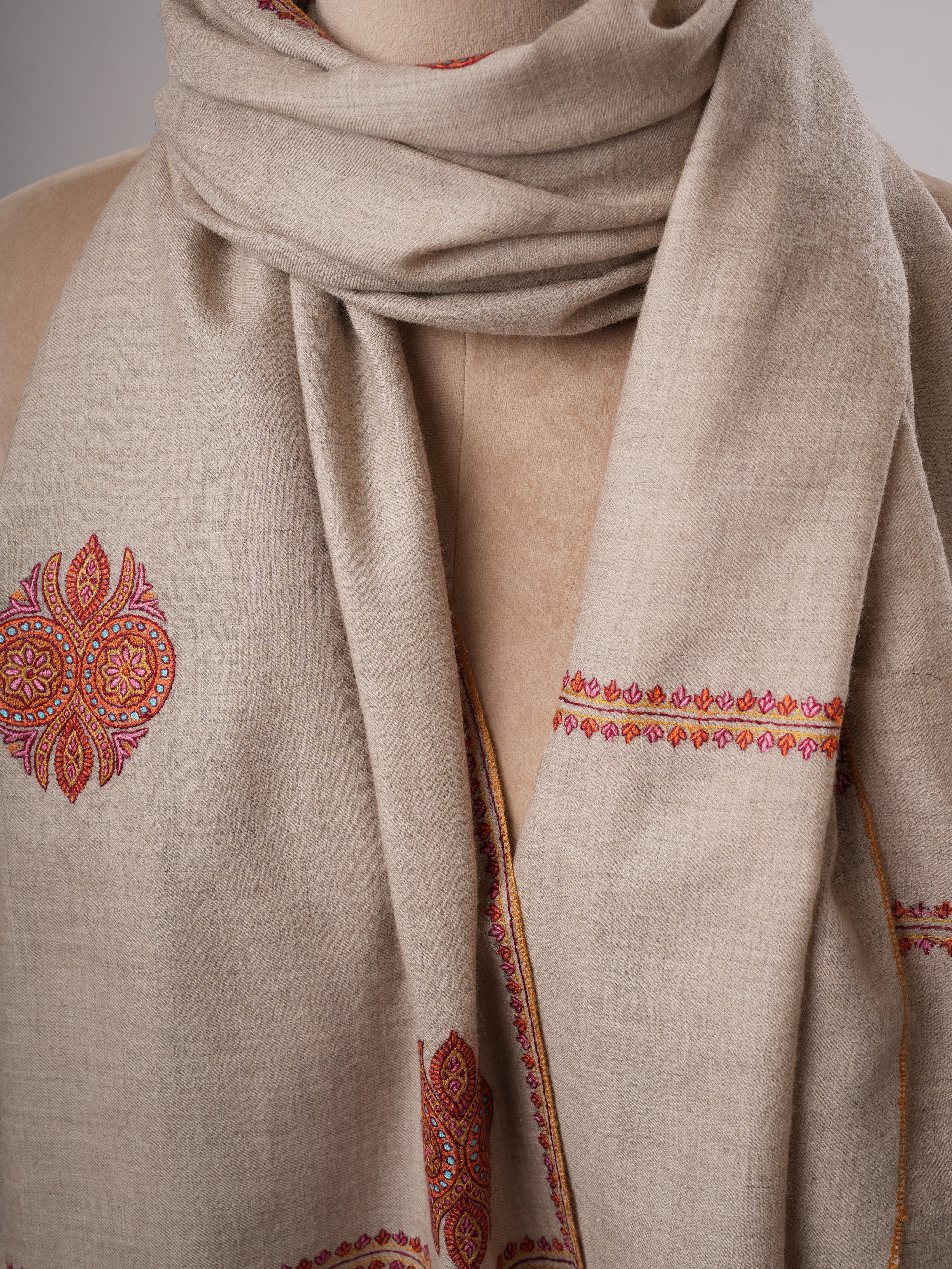 Natural Grey Pashmina Shawl – Handwoven with Buteh Sozni Embroidery Shahkaar
