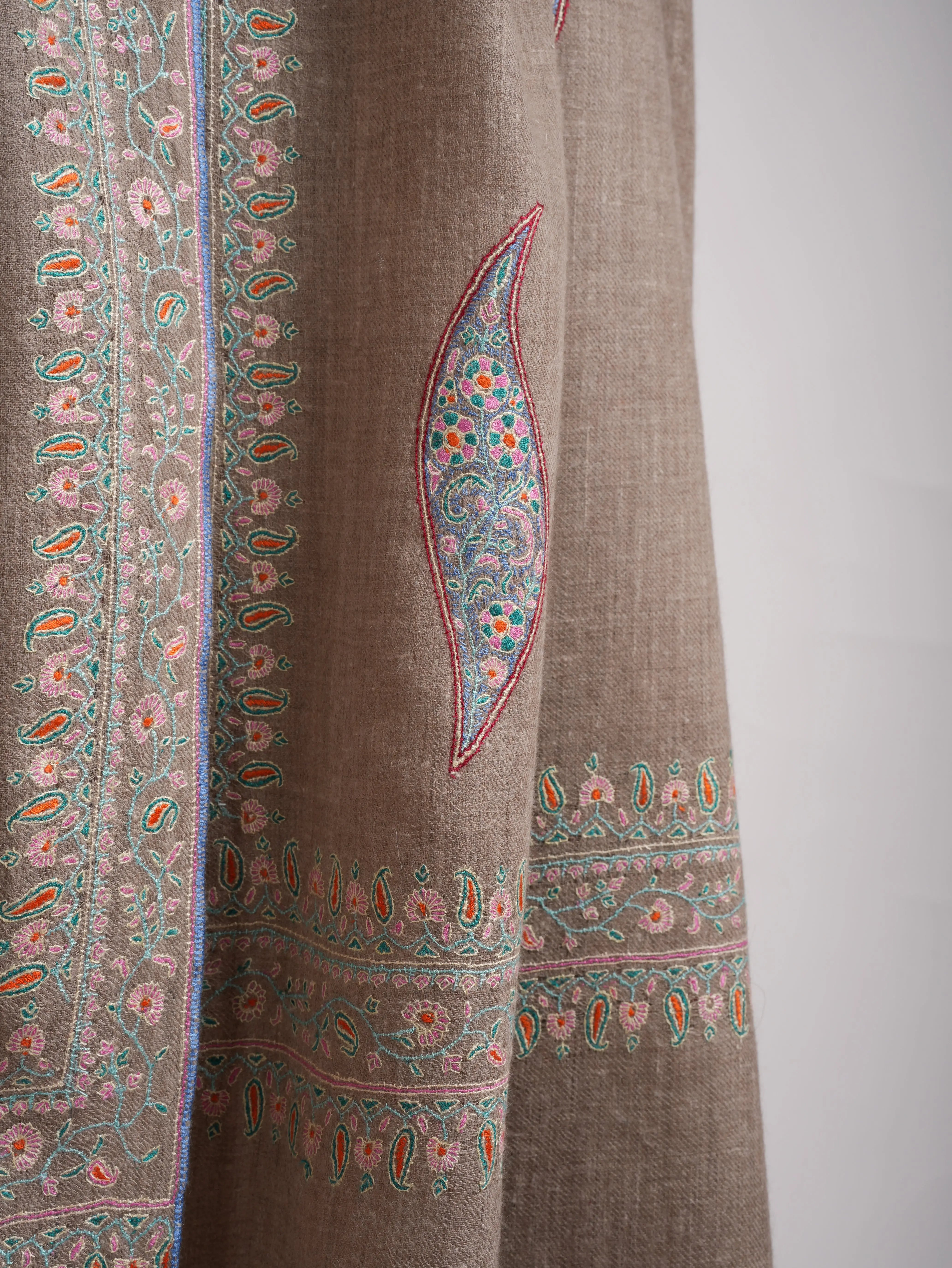 Natural Grey Sozni Embroidered Kashmiri Pashmina Shawl Shahkaar