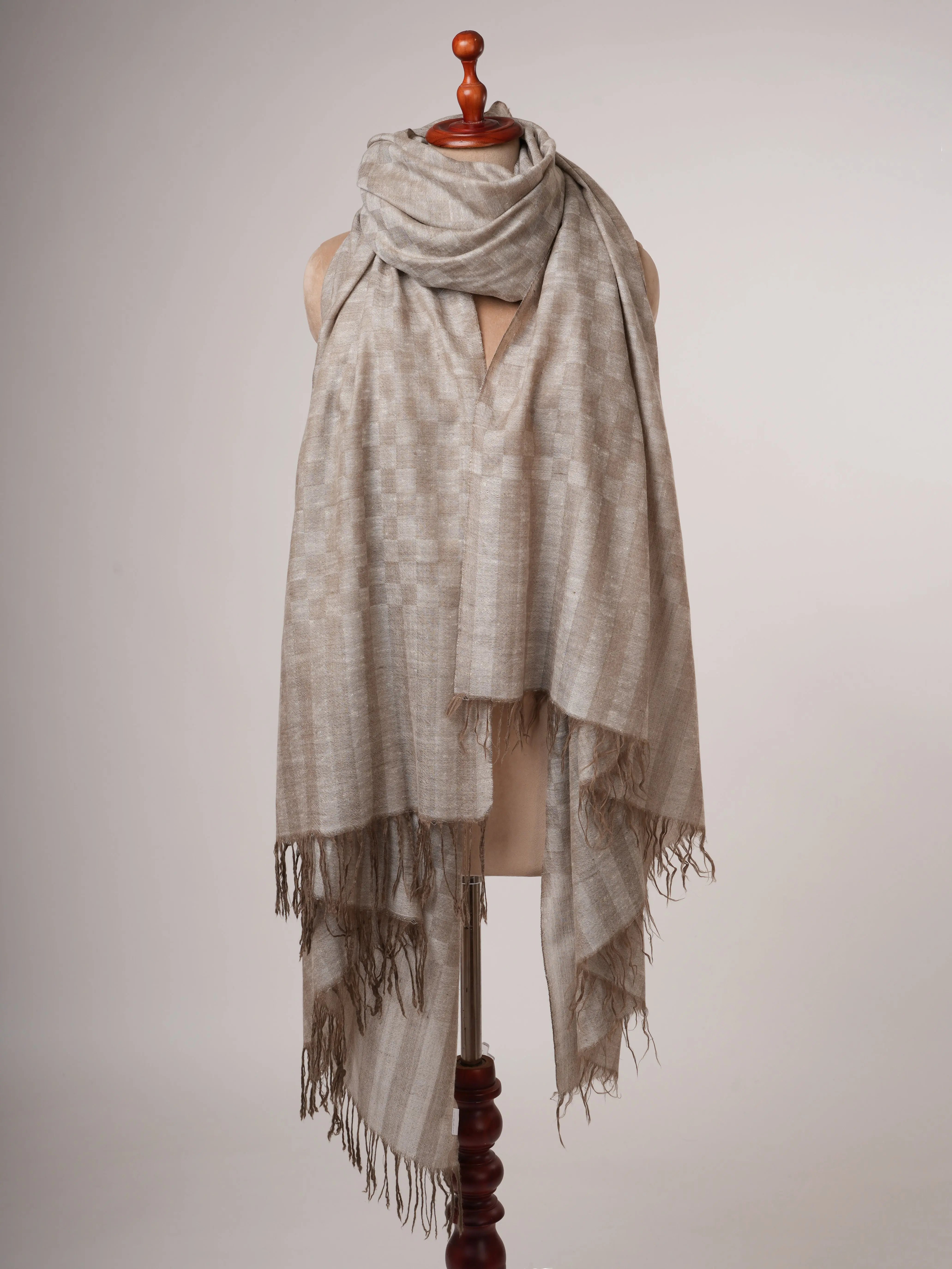 Oversized Dual-Shade Pashmina Shawl in Check Pattern – Soft & Elegant Shahkaar