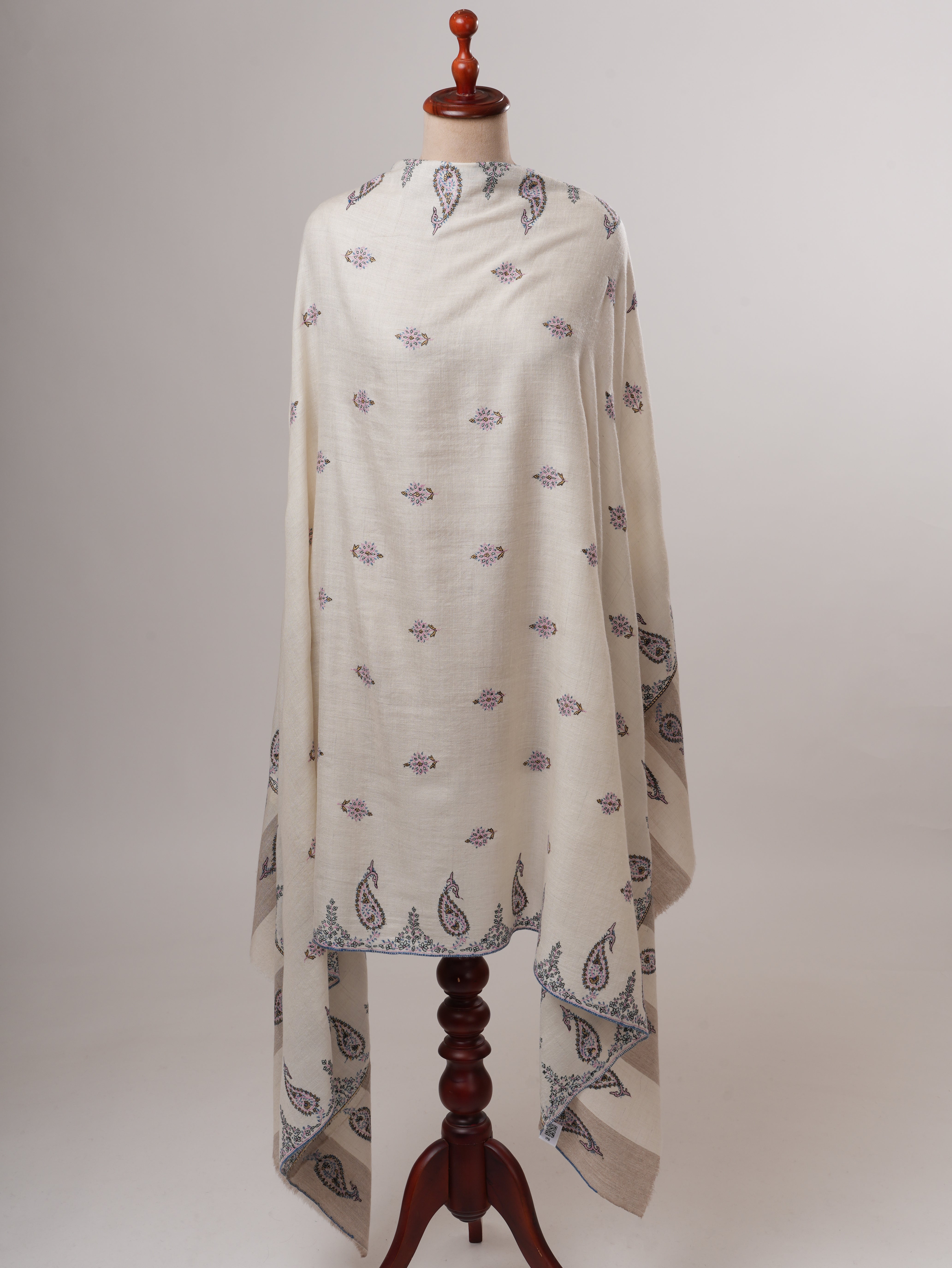 Paisley Floral Buteh Embroidered Kashmiri Pashmina Shawl – Handwoven Luxury Shahkaar