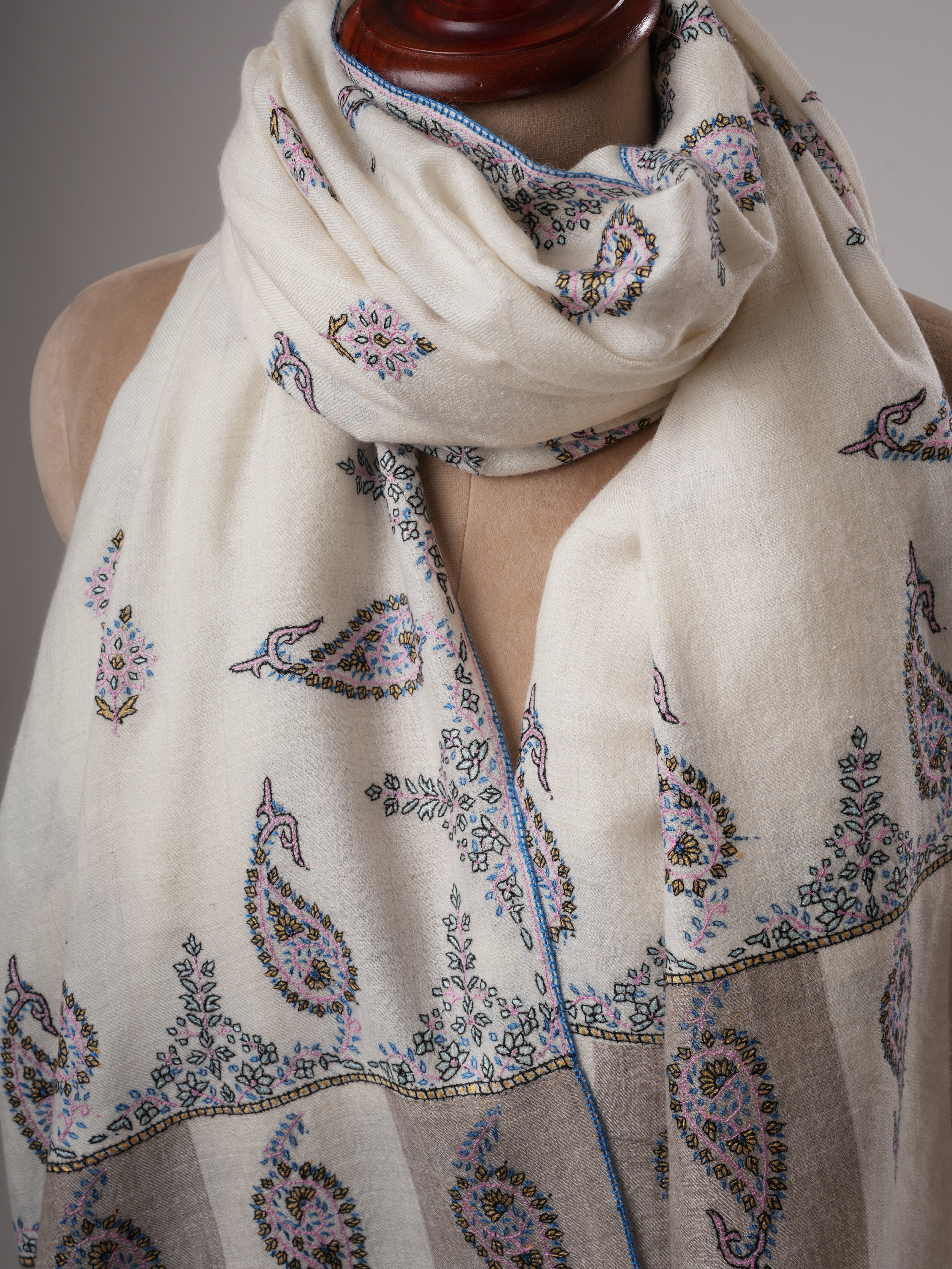 Paisley Floral Buteh Embroidered Kashmiri Pashmina Shawl – Handwoven Luxury Shahkaar