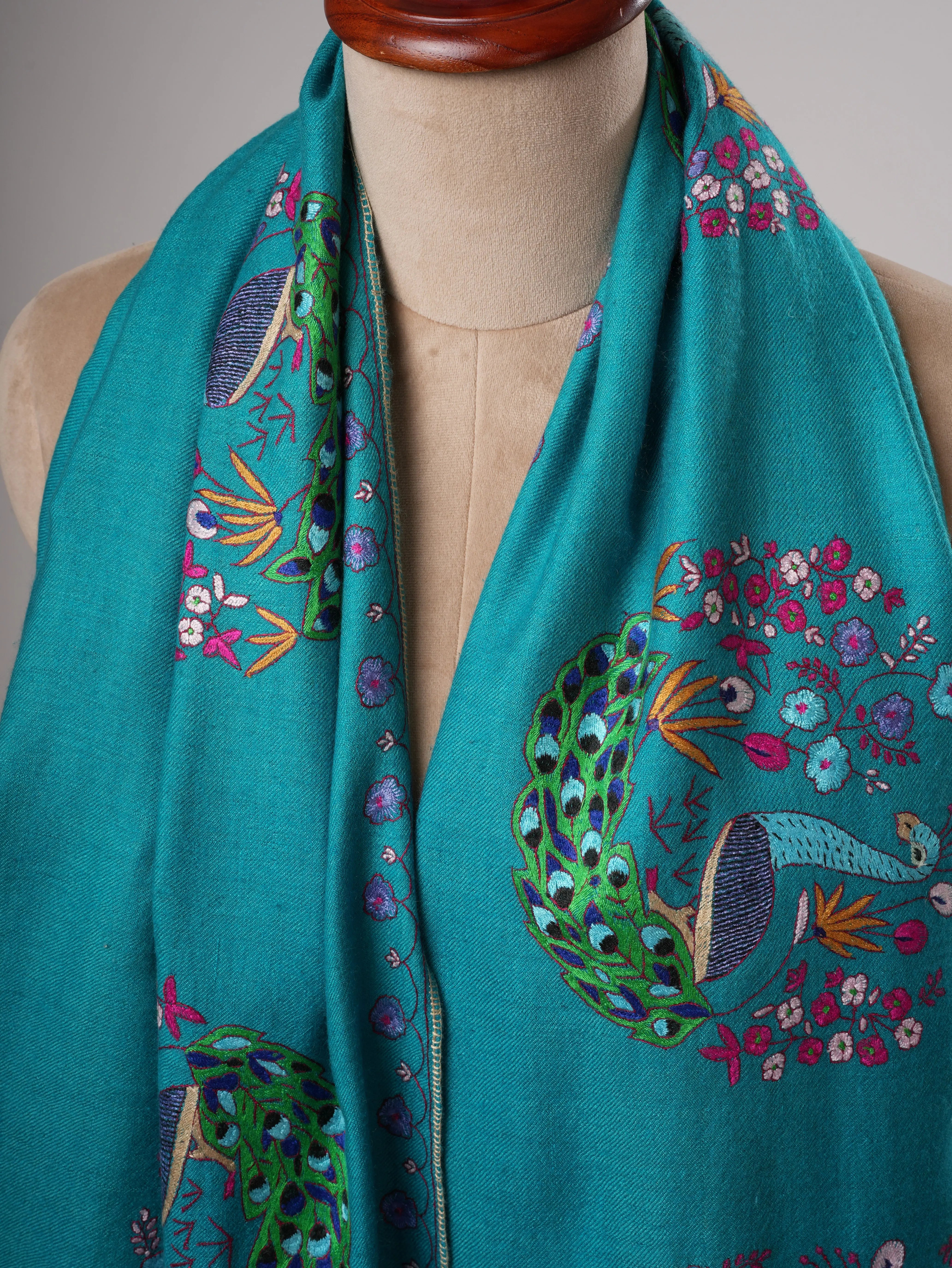 Peacock Embroidered Daur Handwoven Pashmina Shawl Shahkaar