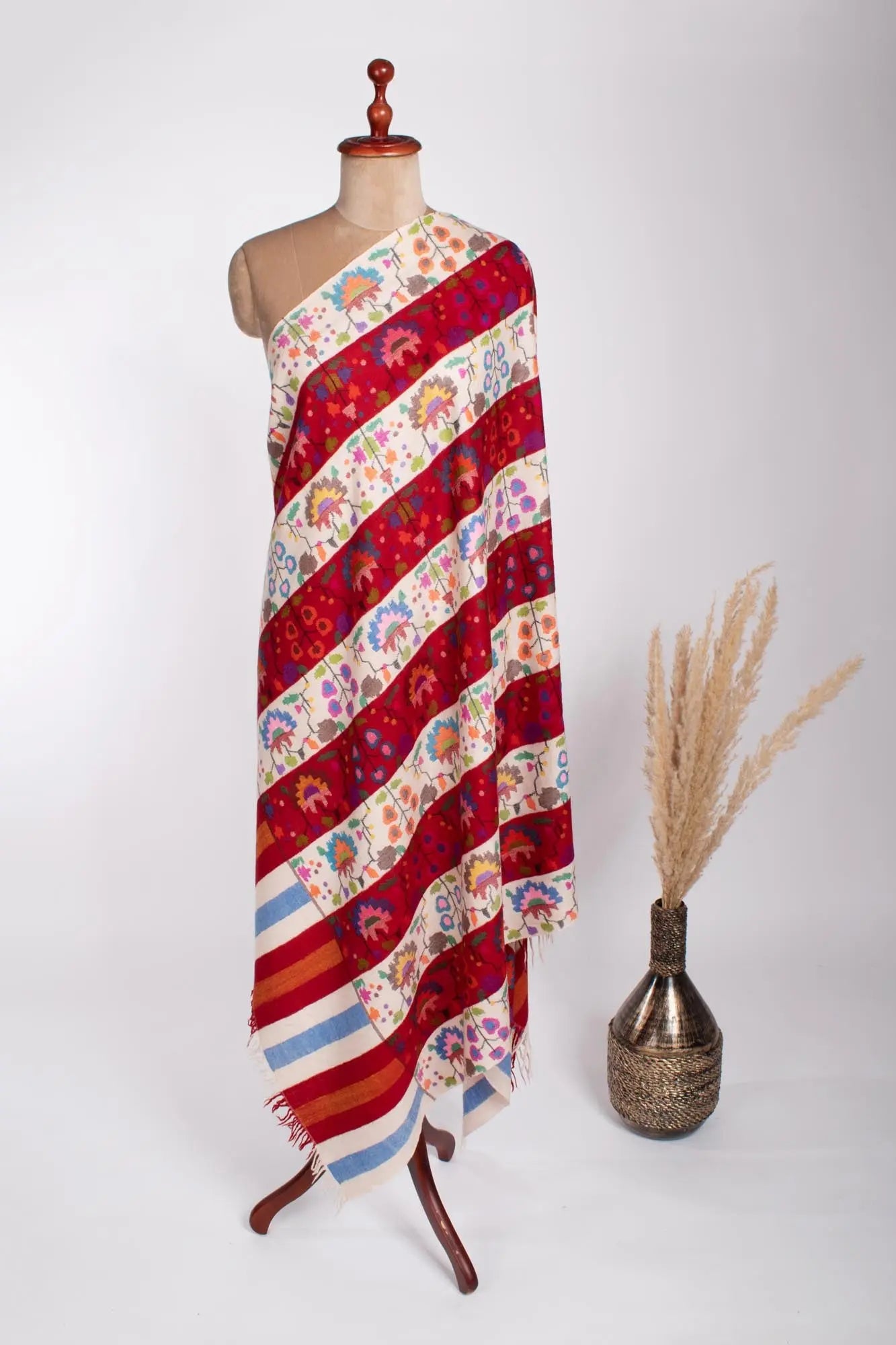 Red White Artistic Handloomed Kani Pashmina Shawl - AYLESBURY Shahkaar