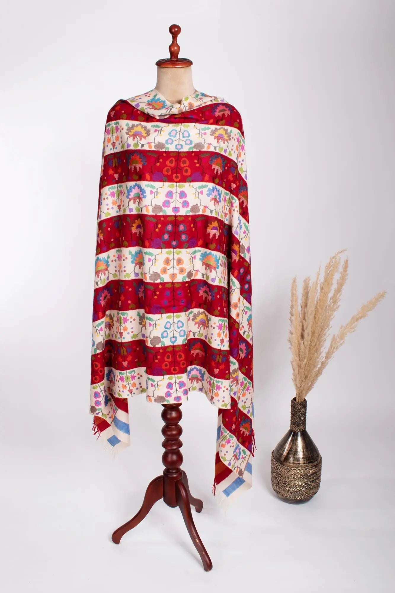 Red White Artistic Handloomed Kani Pashmina Shawl - AYLESBURY Shahkaar
