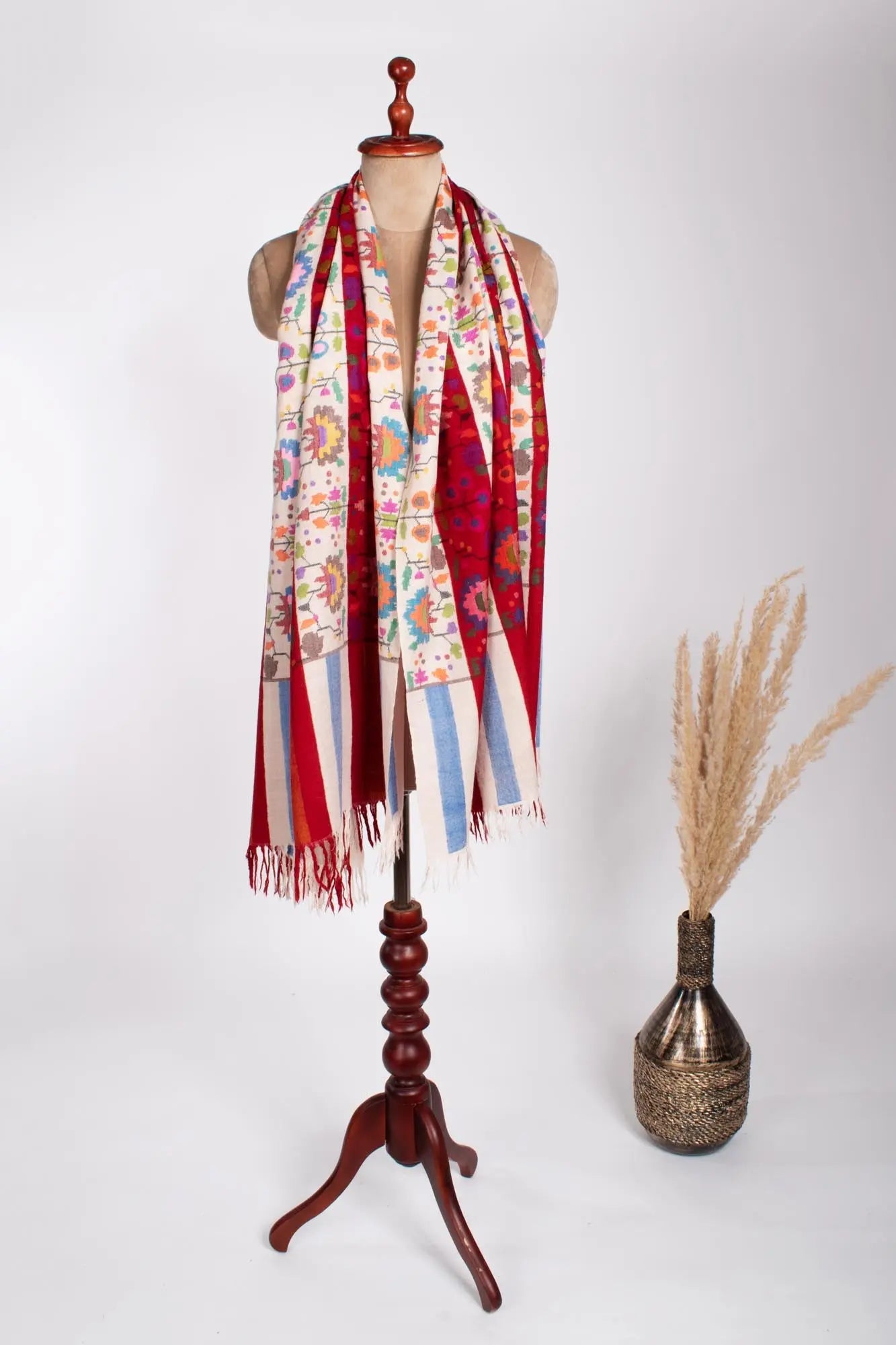 Red White Artistic Handloomed Kani Pashmina Shawl - AYLESBURY Shahkaar