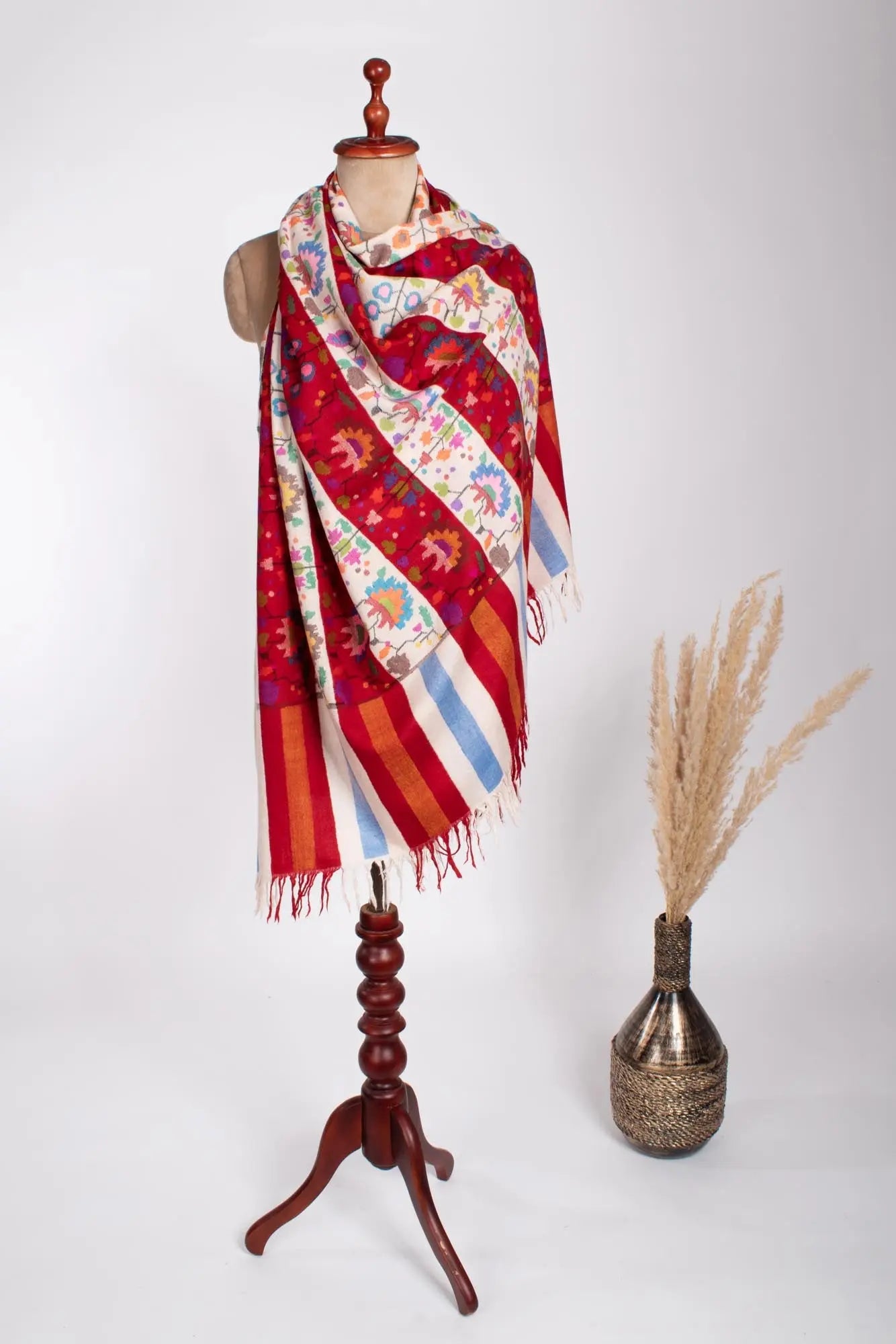 Red White Artistic Handloomed Kani Pashmina Shawl - AYLESBURY Shahkaar
