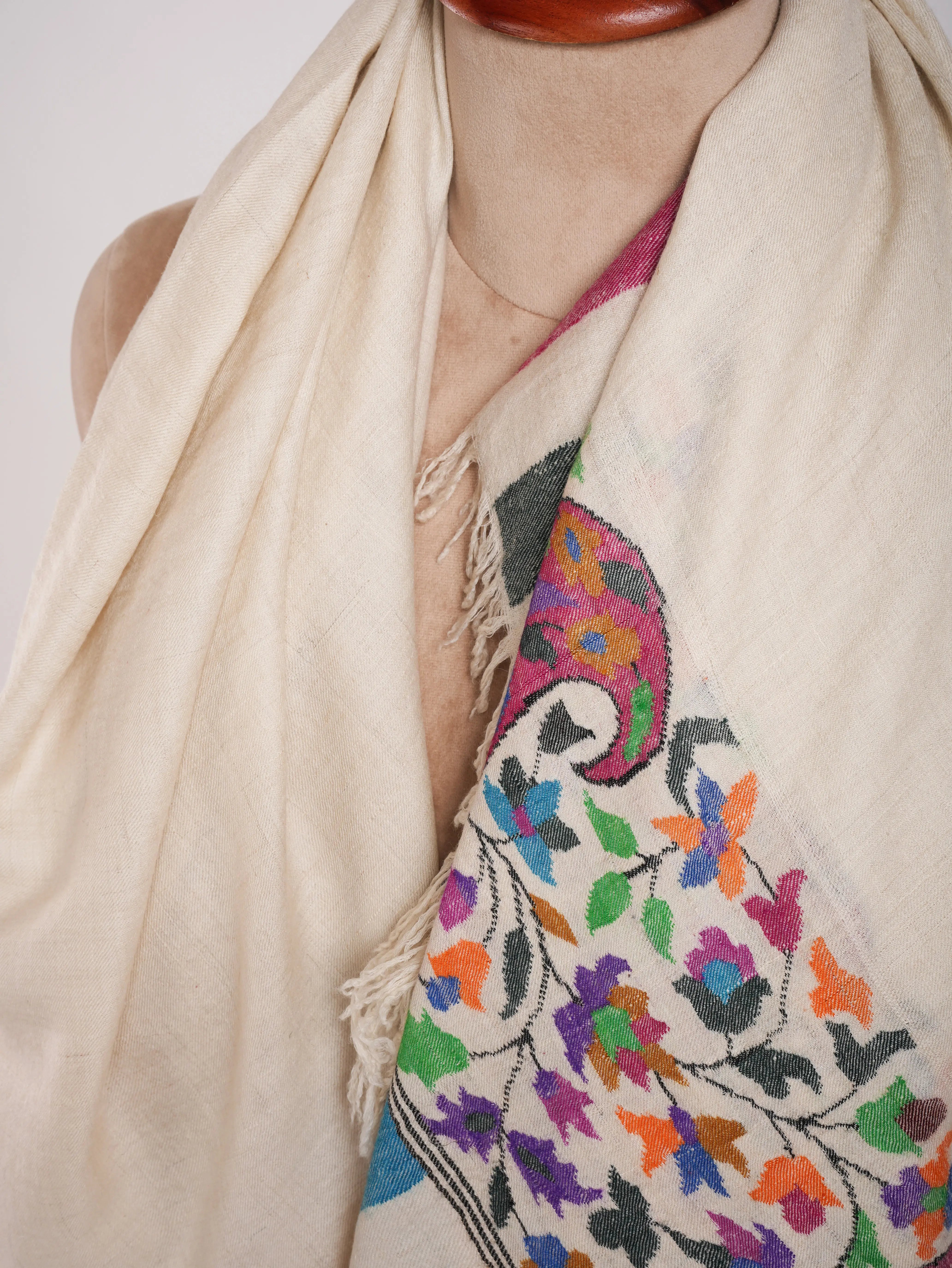 Royal Paisley Handwoven White Kani Pashmina Shawl Shahkaar