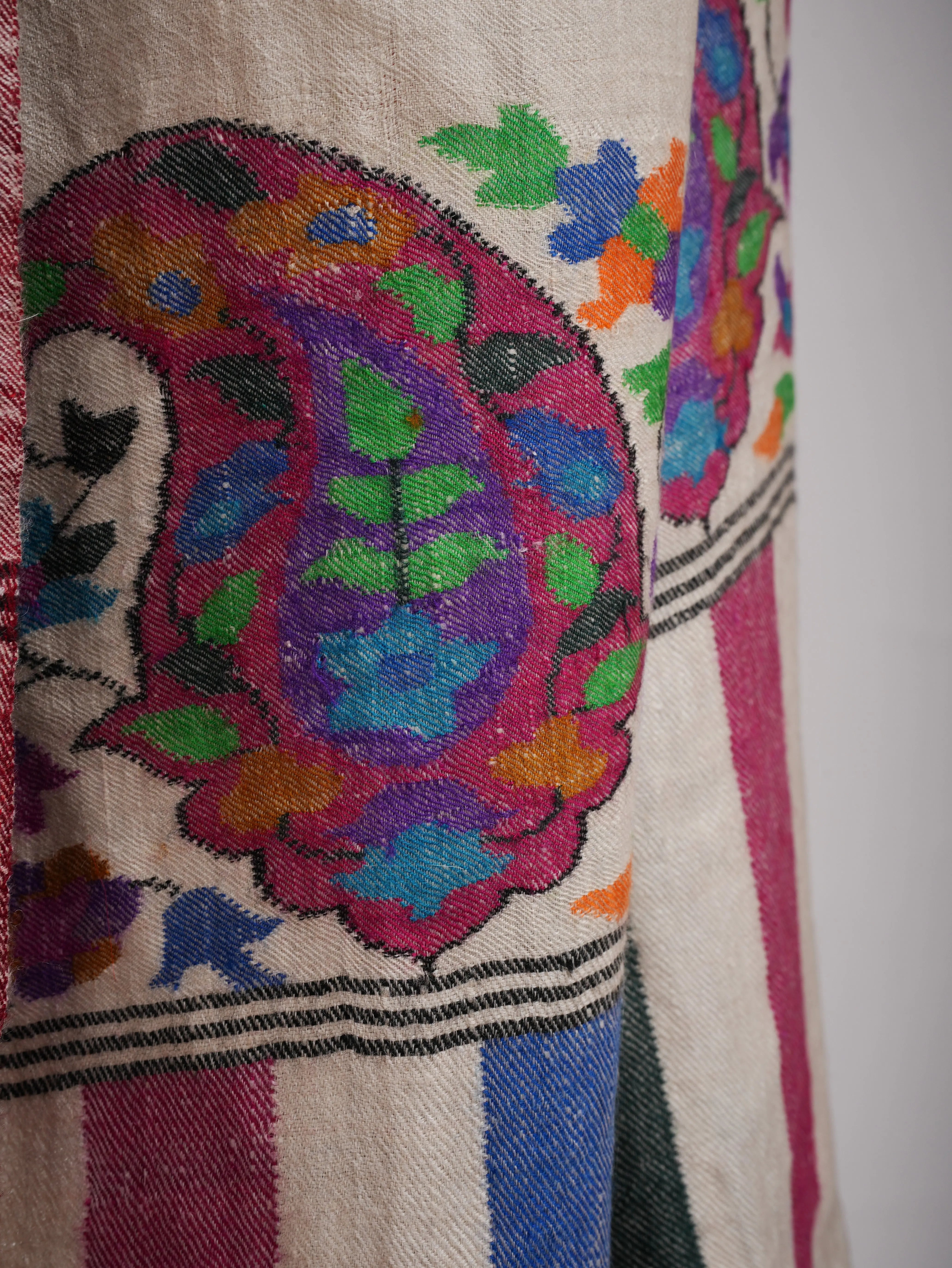 Royal Paisley Handwoven White Kani Pashmina Shawl Shahkaar