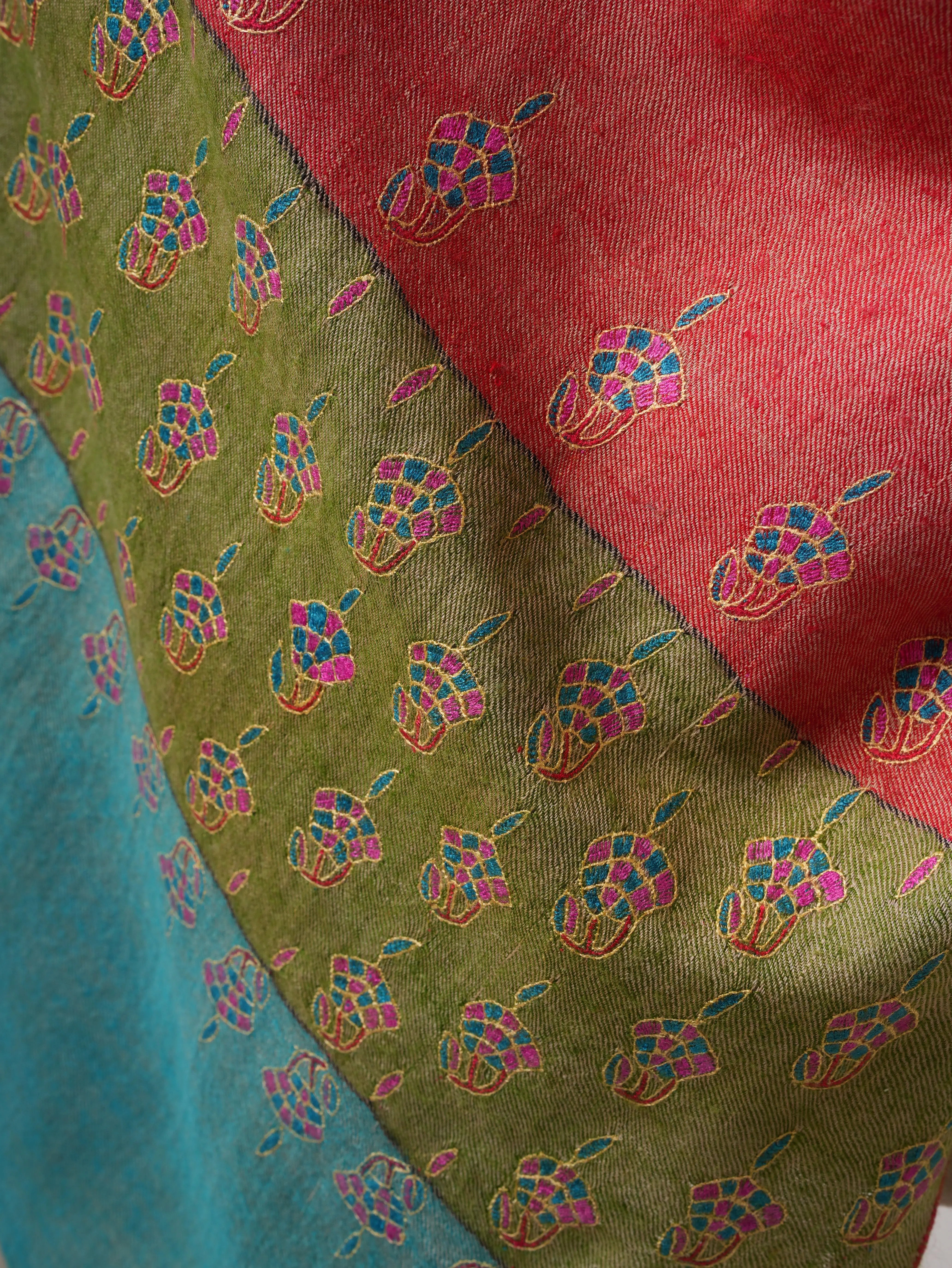 Soft and Luxurious Hand Embroidered Pashmina Shawl – Timeless Kashmiri Elegance Shahkaar