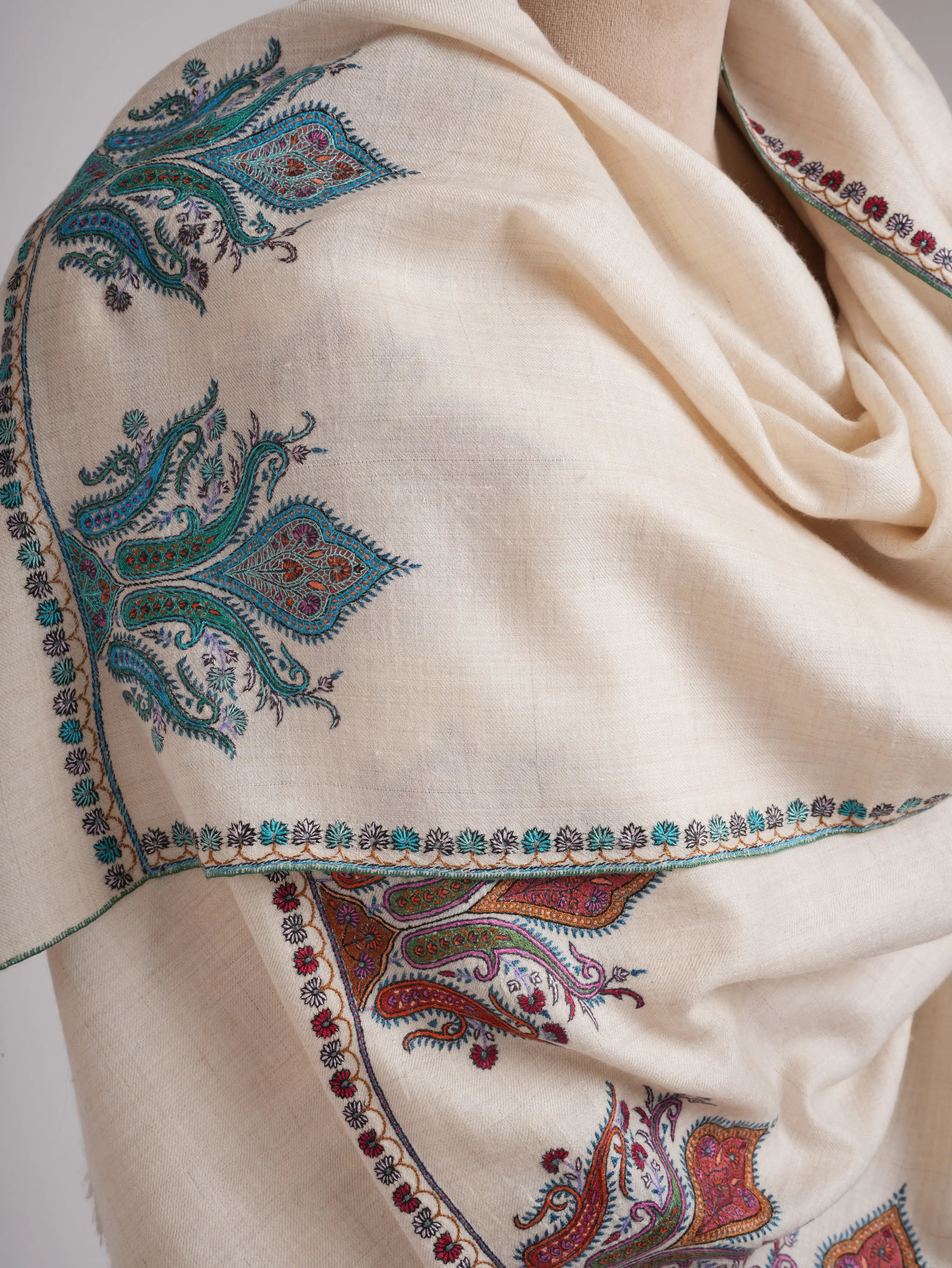 White Aksi Palla Embroidered  Pashmina Shawl Shahkaar
