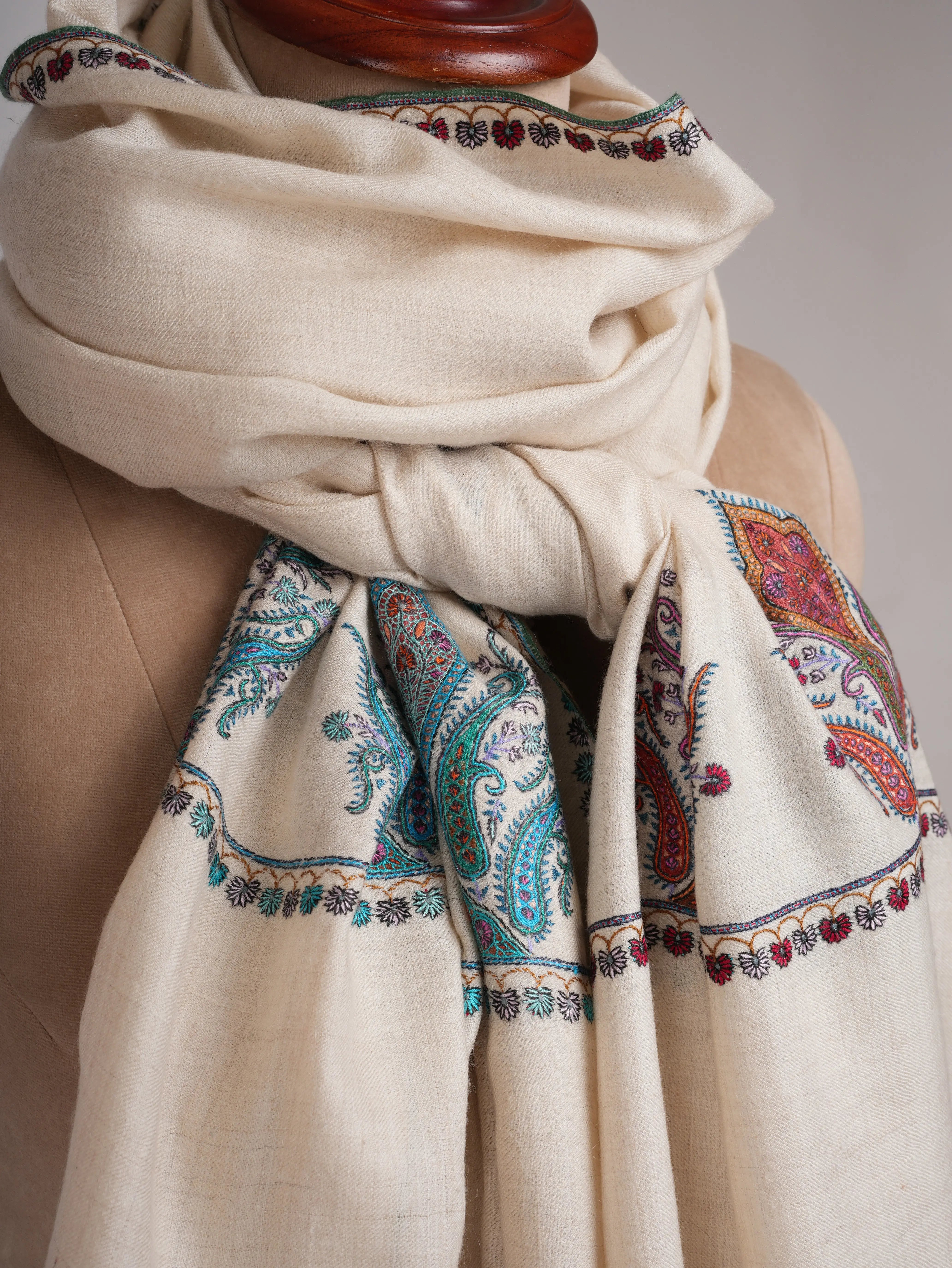 White Aksi Palla Embroidered  Pashmina Shawl Shahkaar