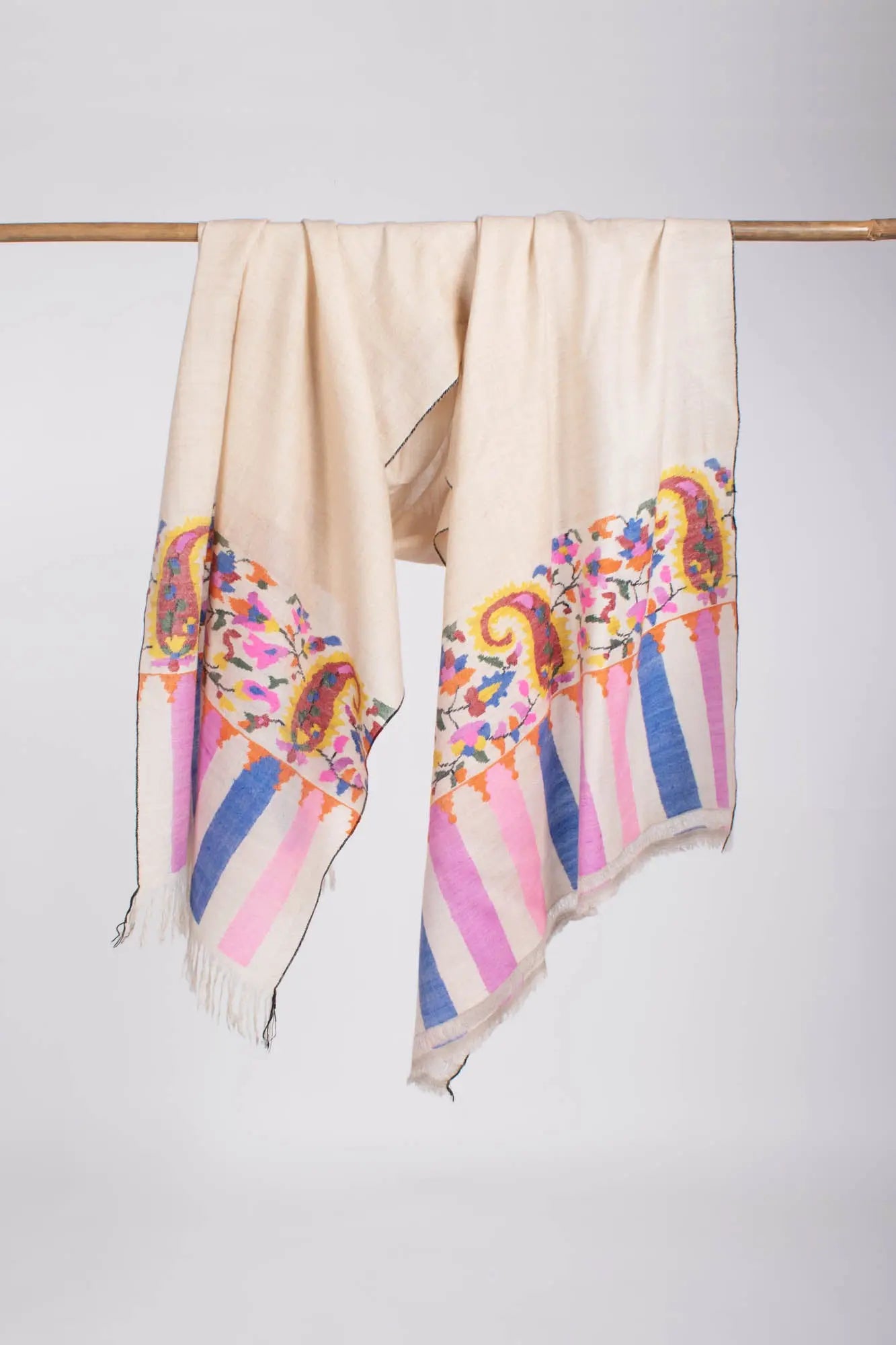 White Paisley Kani Cashmere Scarf - TUSKEGEE Shahkaar