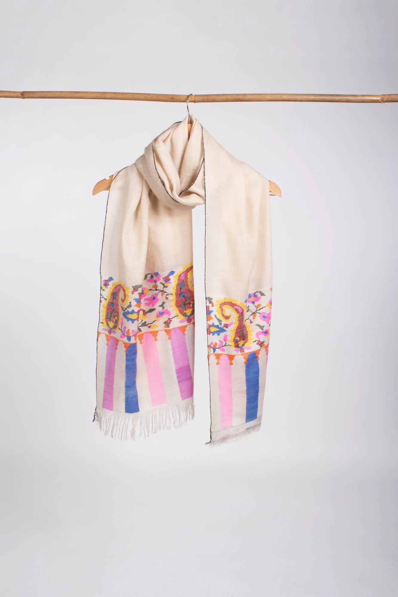 White Paisley Kani Cashmere Scarf - TUSKEGEE Shahkaar