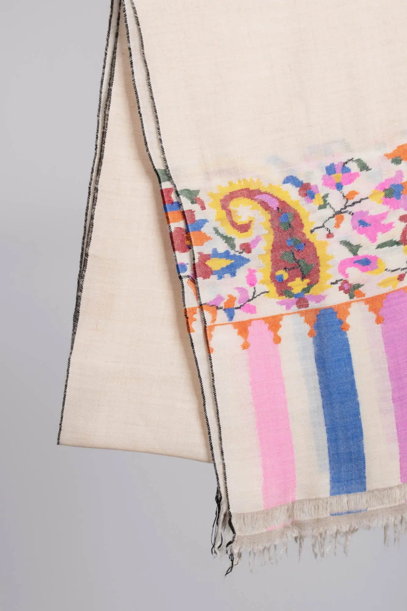 White Paisley Kani Cashmere Scarf - TUSKEGEE Shahkaar