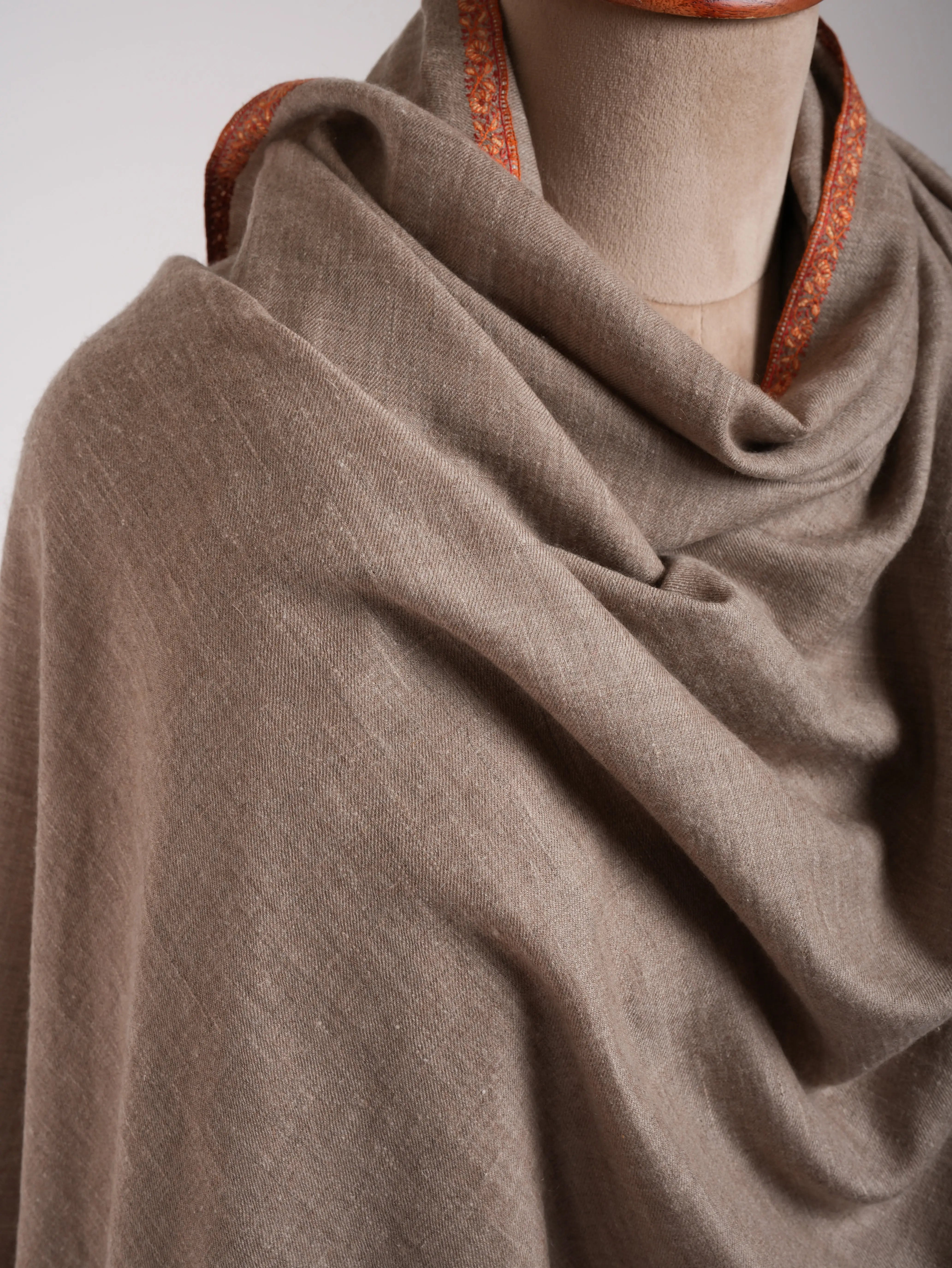 XL Natural Grey Sozni Embroidered Pure Pashmina Shawl Shahkaar