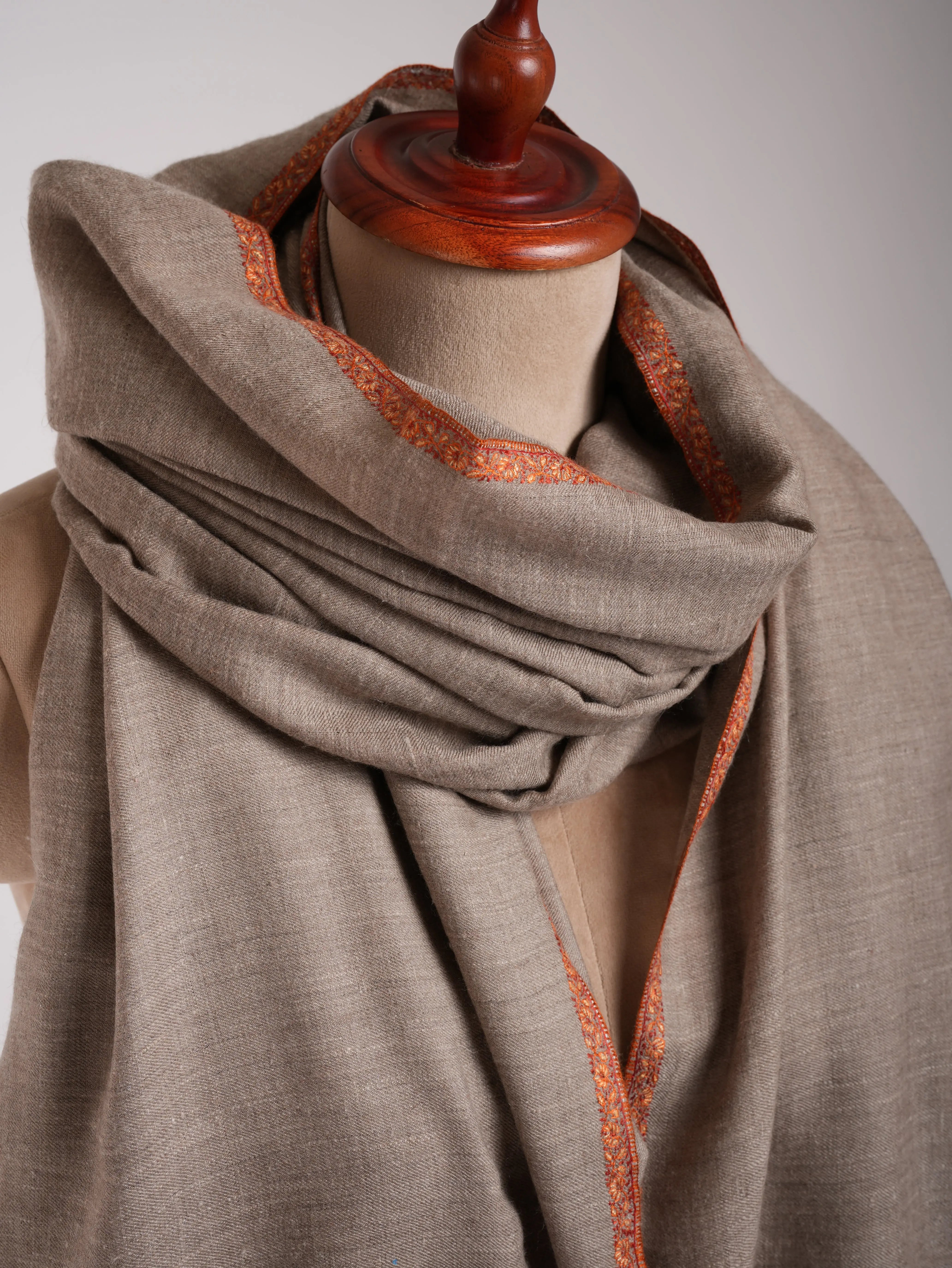 XL Natural Grey Sozni Embroidered Pure Pashmina Shawl Shahkaar