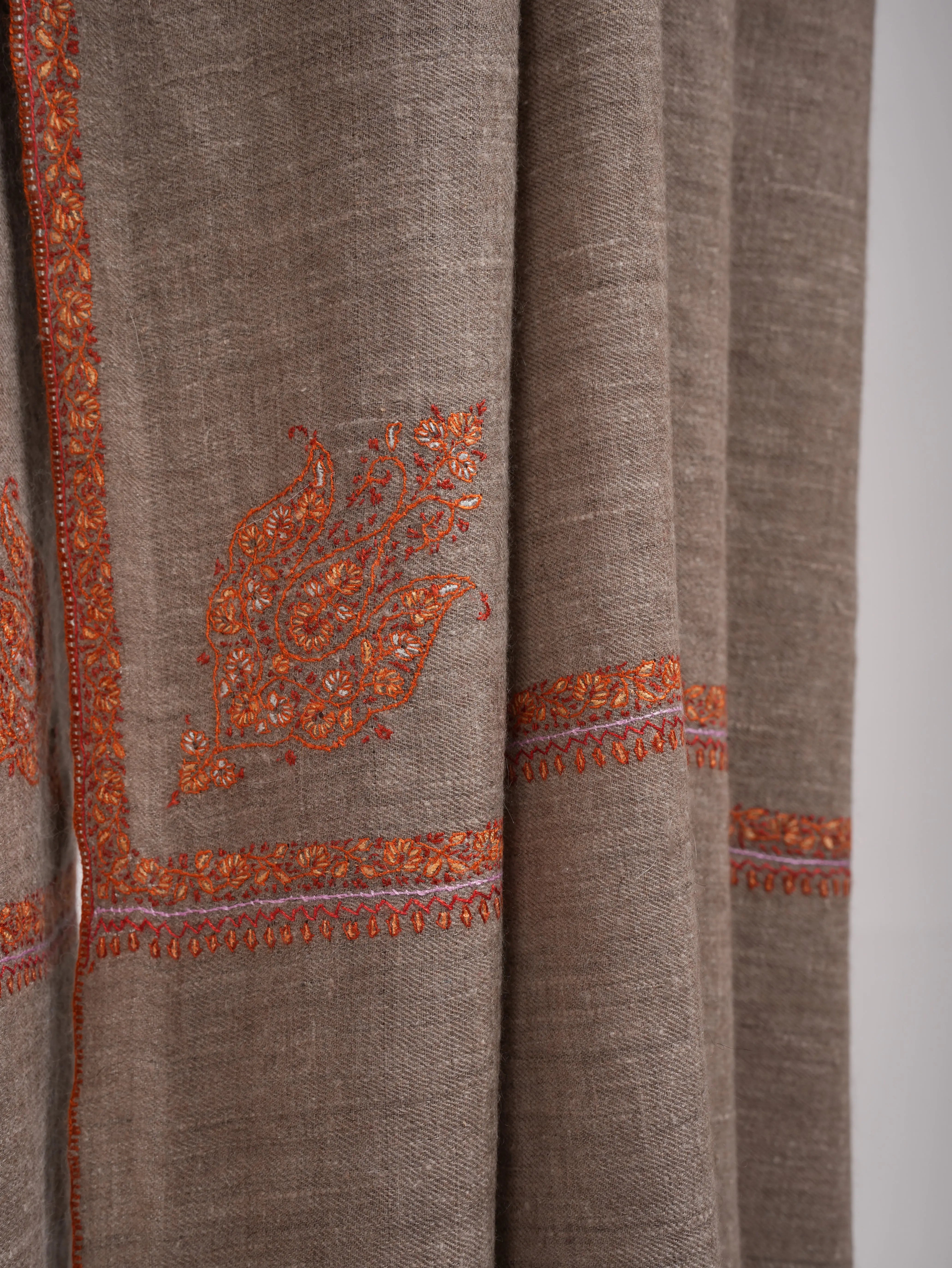 XL Natural Grey Sozni Embroidered Pure Pashmina Shawl Shahkaar