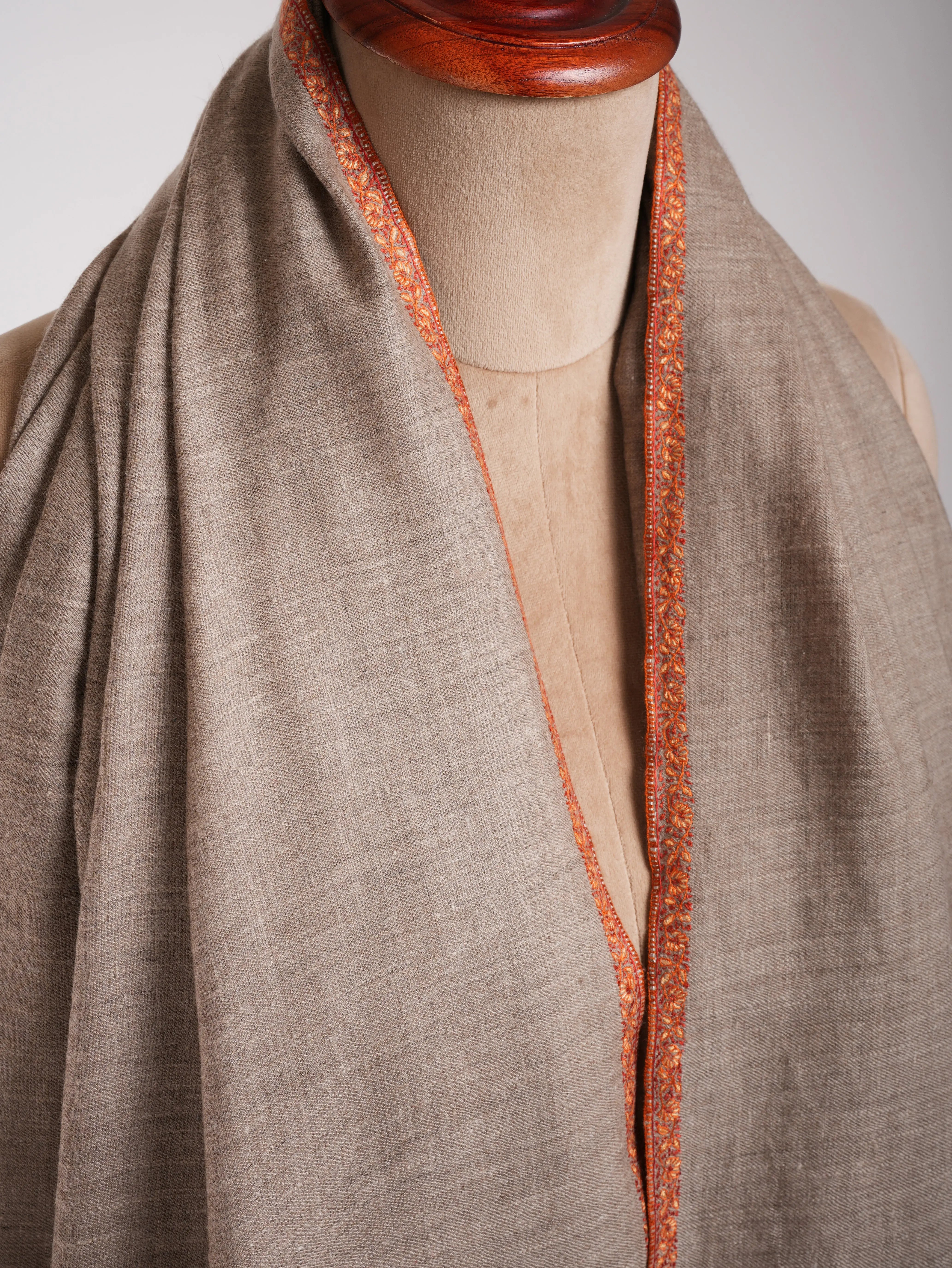 XL Natural Grey Sozni Embroidered Pure Pashmina Shawl Shahkaar