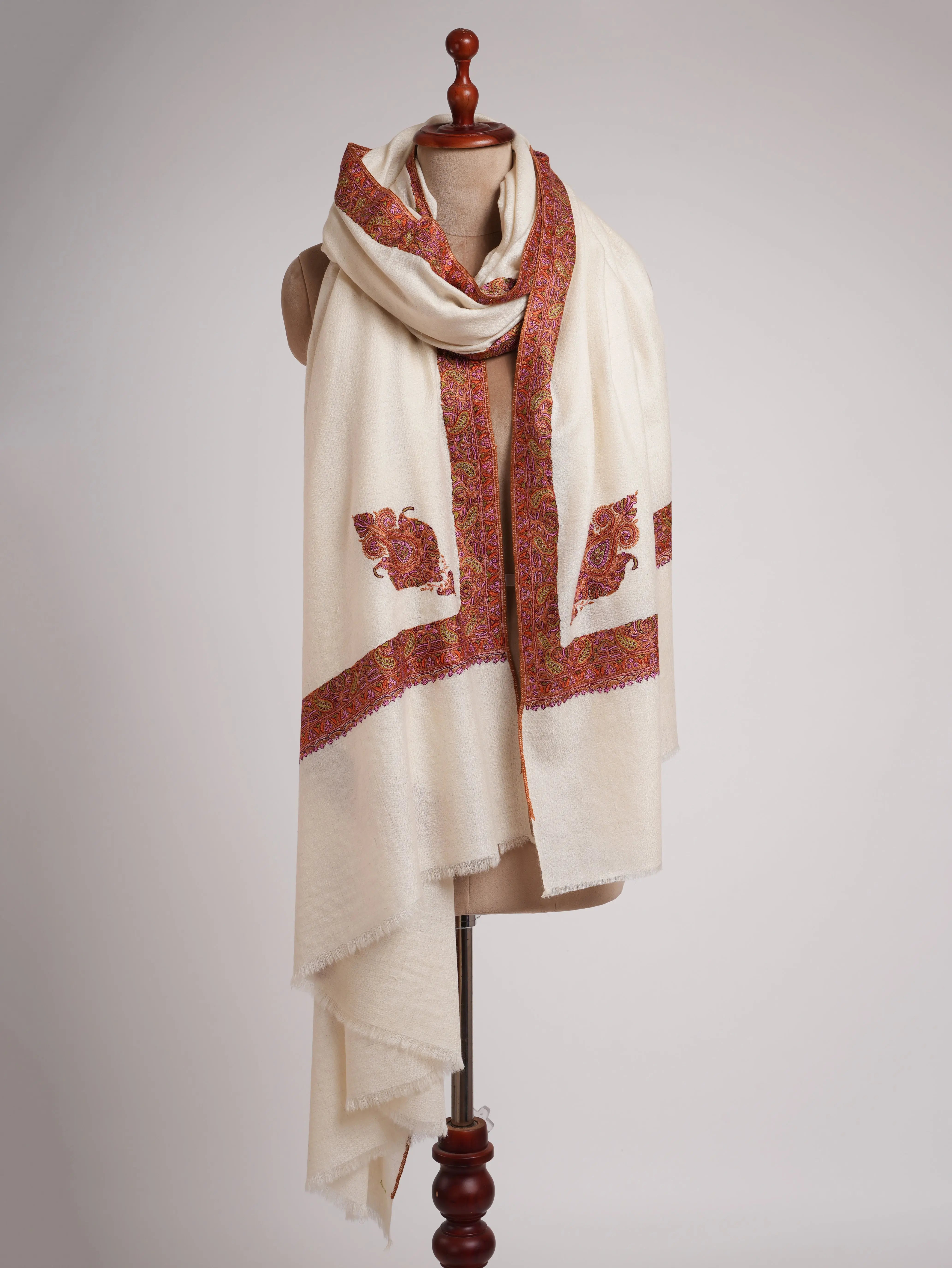 XL White Daur Dar Sozni Embroidered Cashmere Pashmina Shahkaar