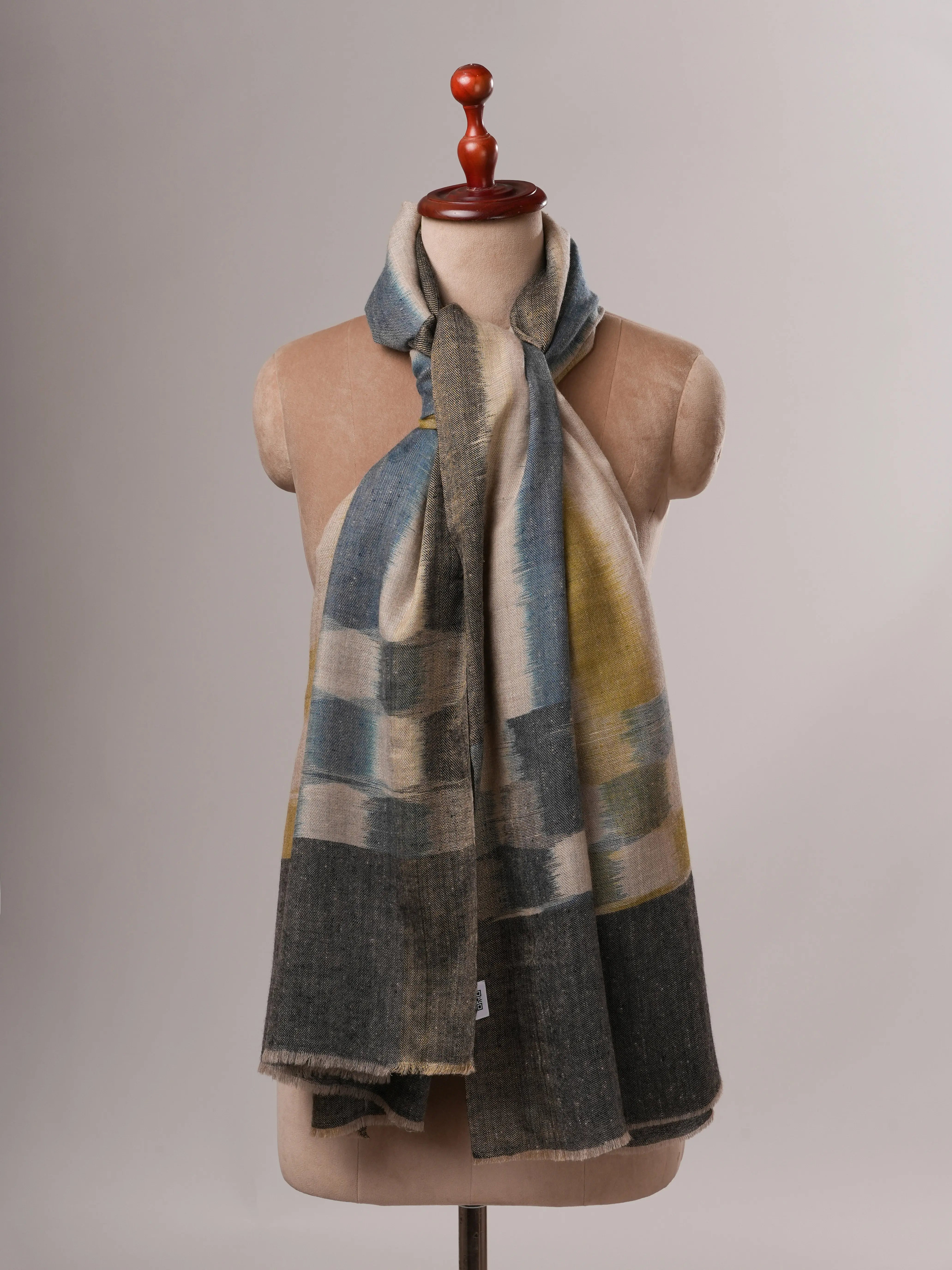 Zeitgenössischer Ikat-Pashmina-Schal mit Zari-Enden