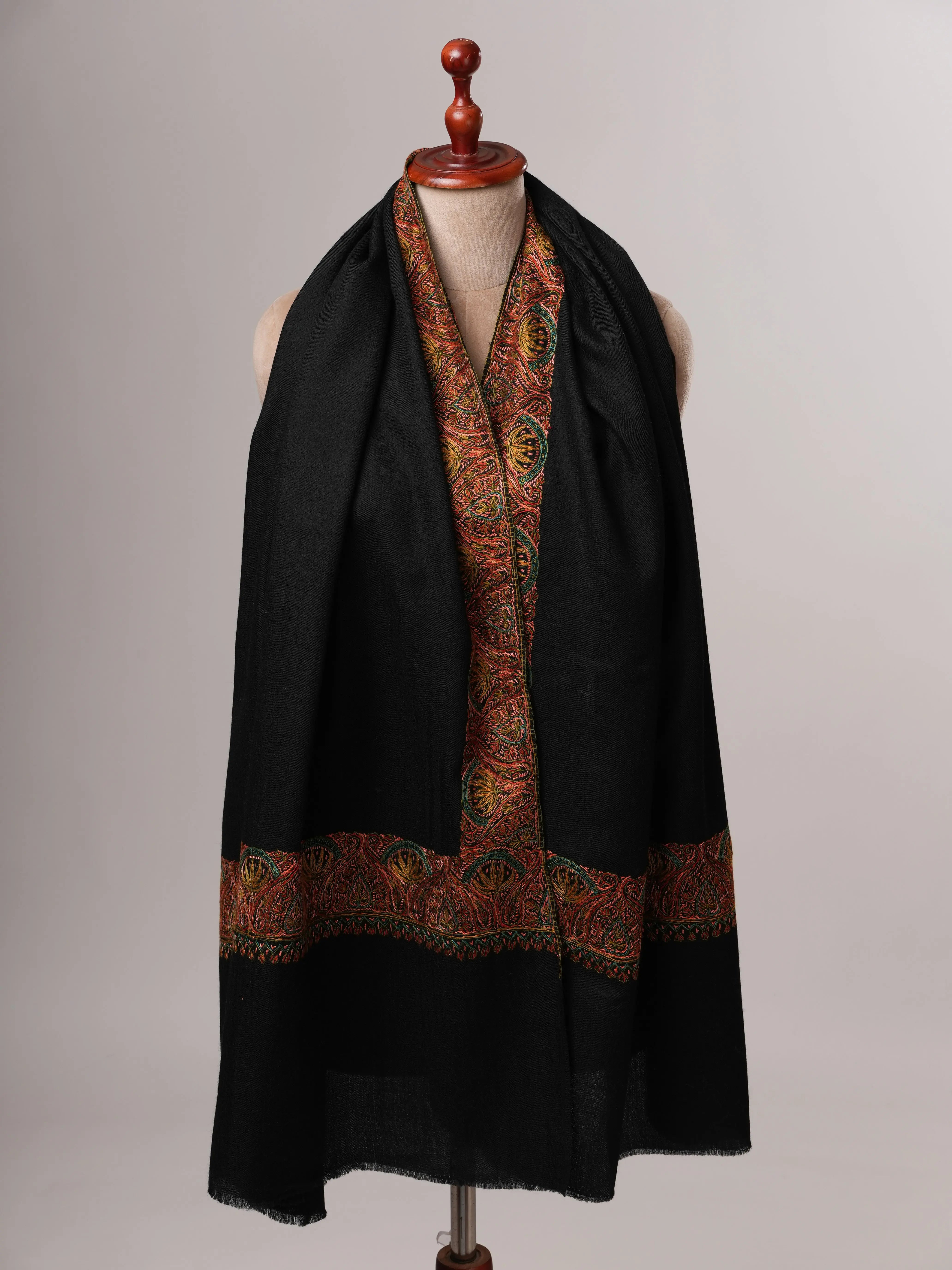 Classic Black Daurdar Fine Wool Shawl with Soft Finish Shahkaar