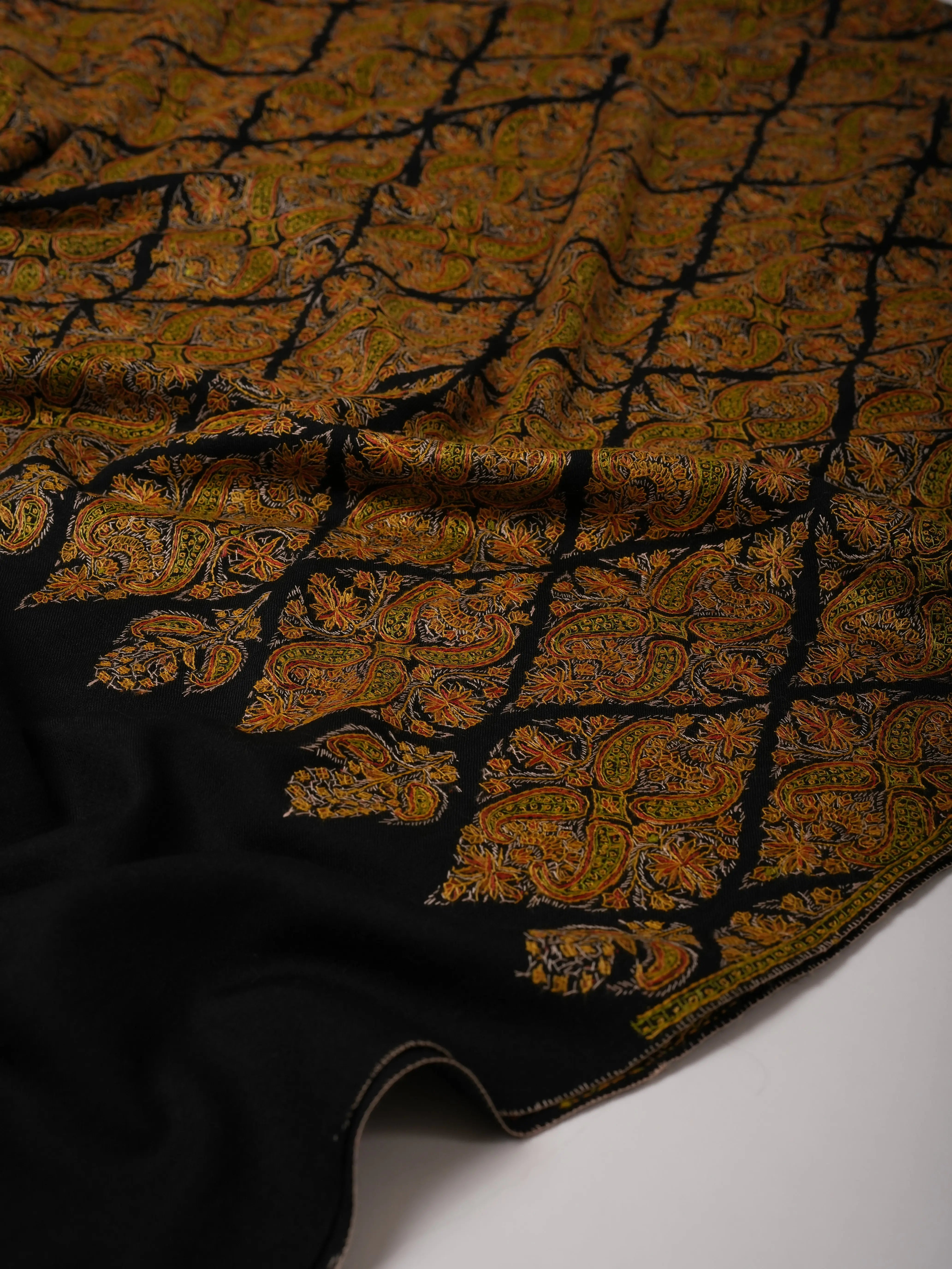 Classic Black Jamavar Fine Wool Shawl with Intricate Sozni Embroidery Shahkaar