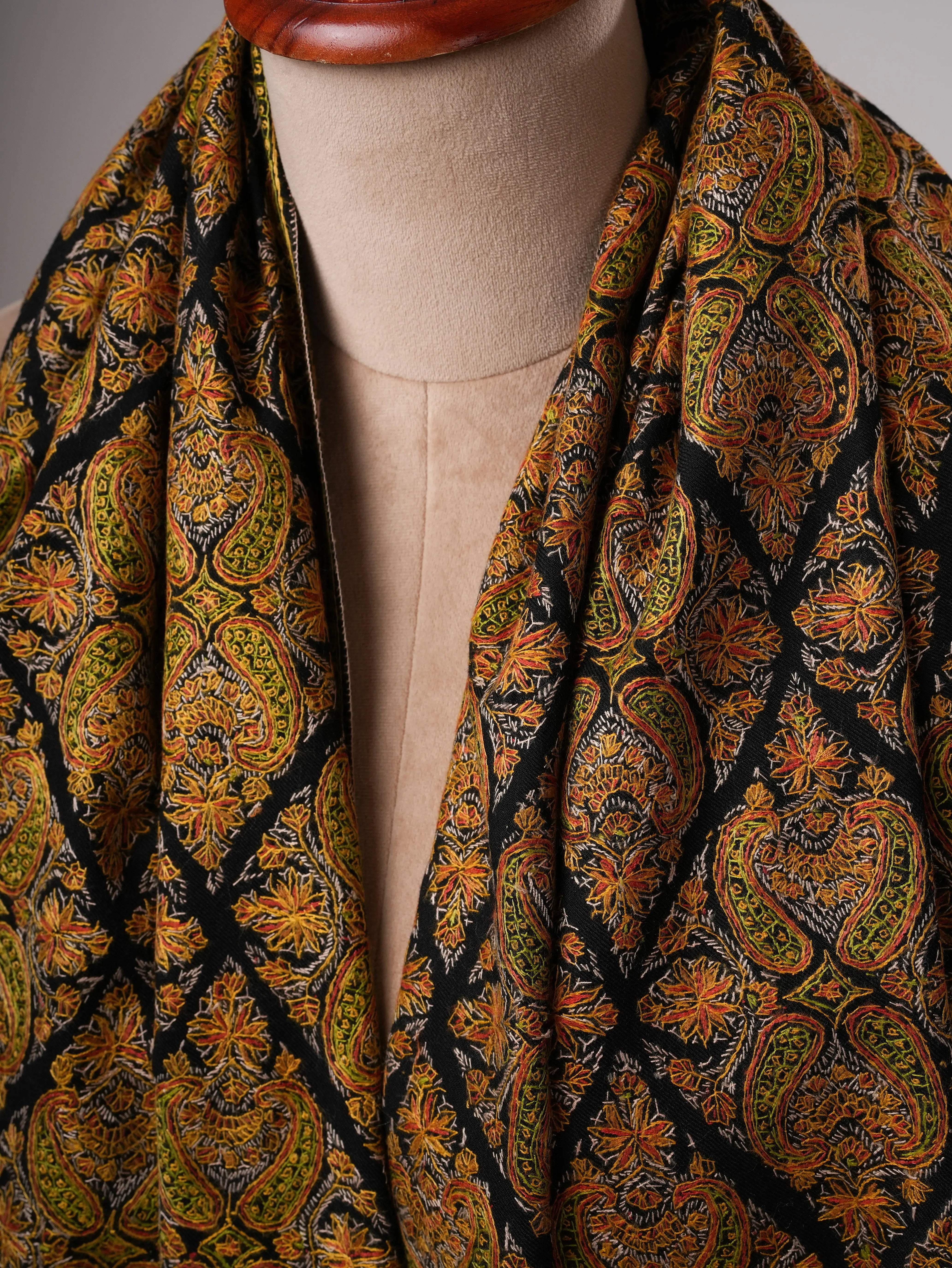 Classic Black Jamavar Fine Wool Shawl with Intricate Sozni Embroidery Shahkaar